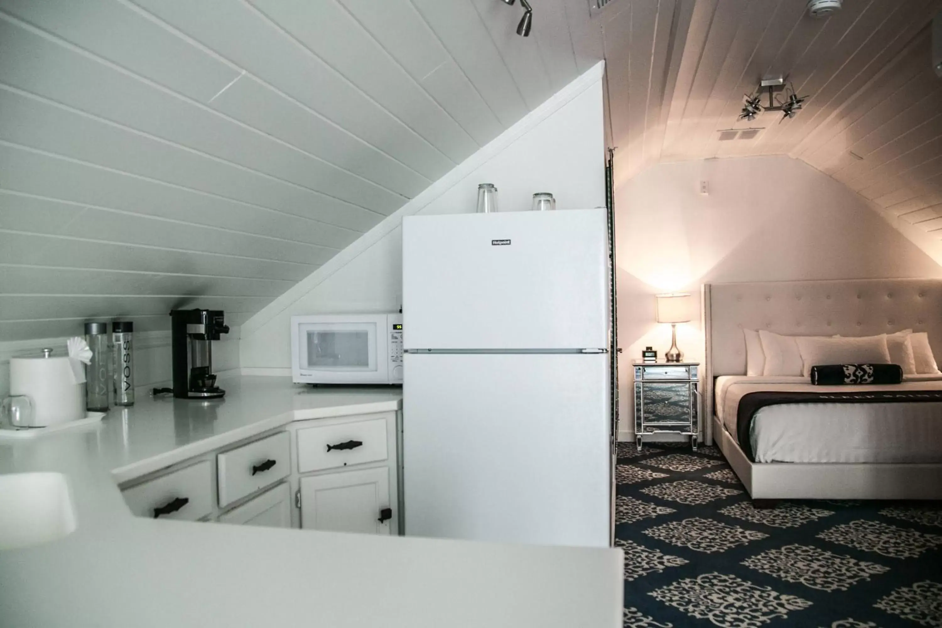 Bedroom, Kitchen/Kitchenette in The Saint Hotel Key West, Autograph Collection