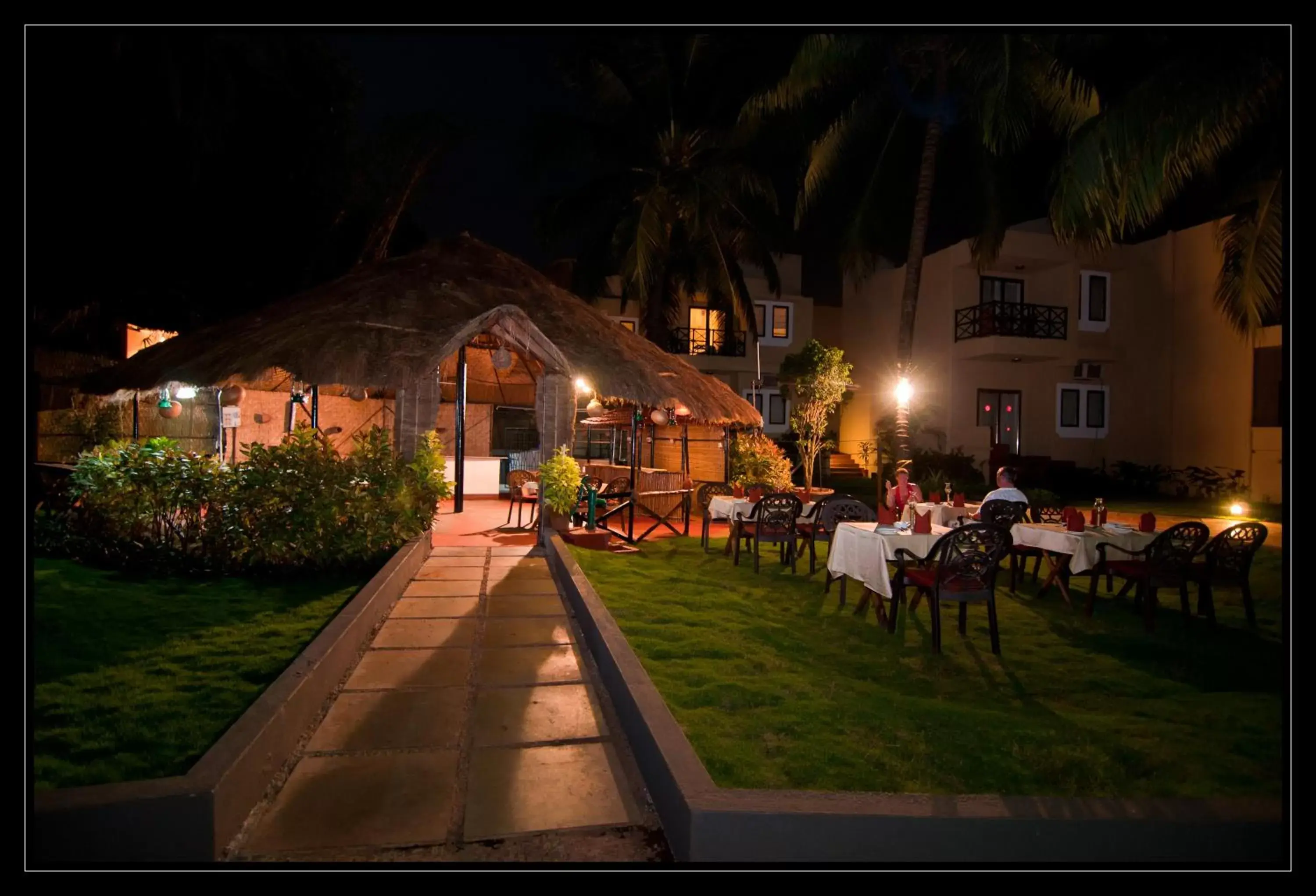 Restaurant/Places to Eat in Whispering Palms Beach Resort