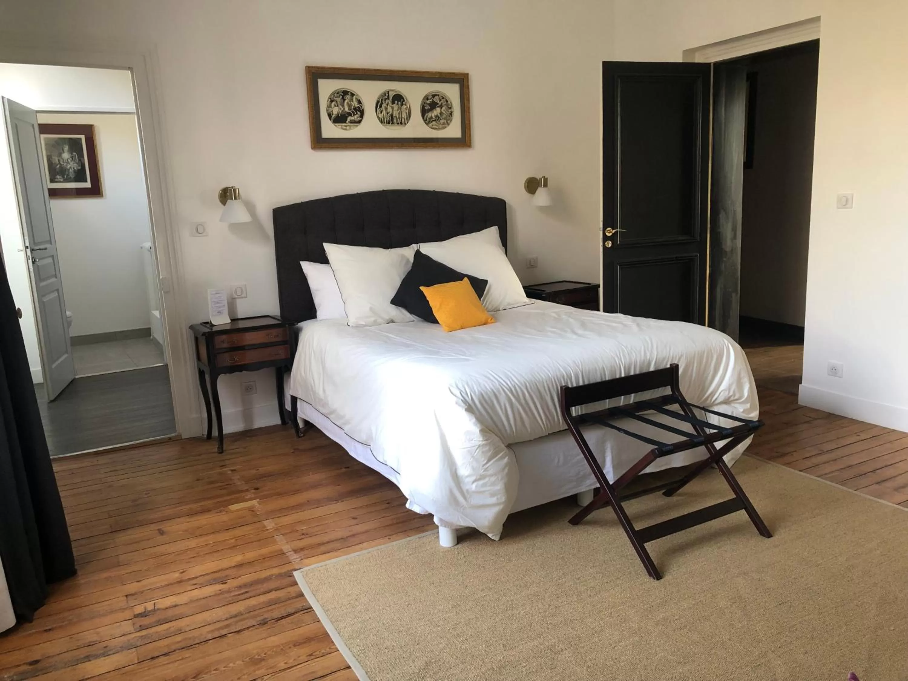 Bedroom, Bed in La Grande Carrée