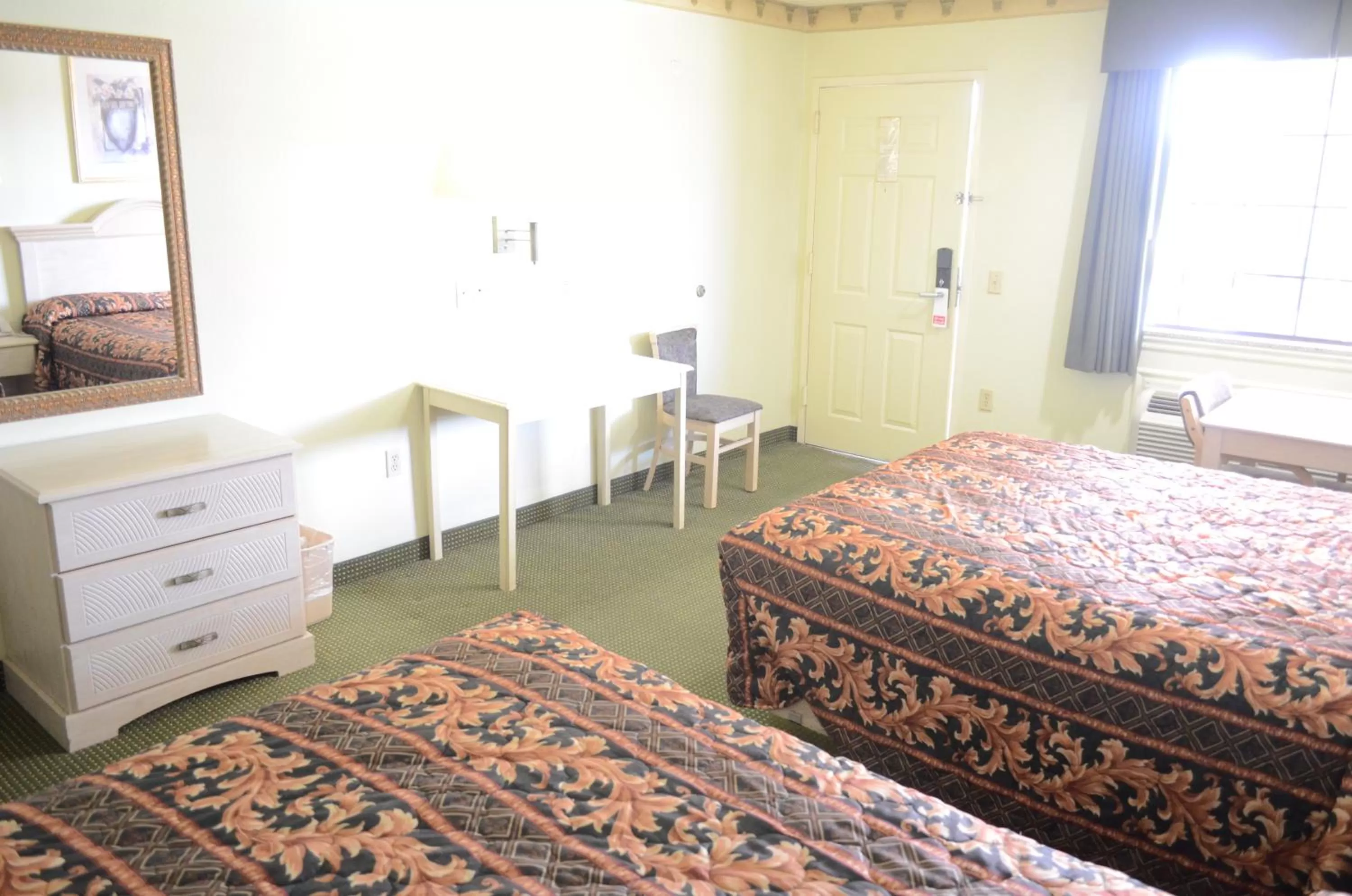 Bedroom, Bed in Scottish Inn and Suites NRG Park/Texas Medical Center - Houston