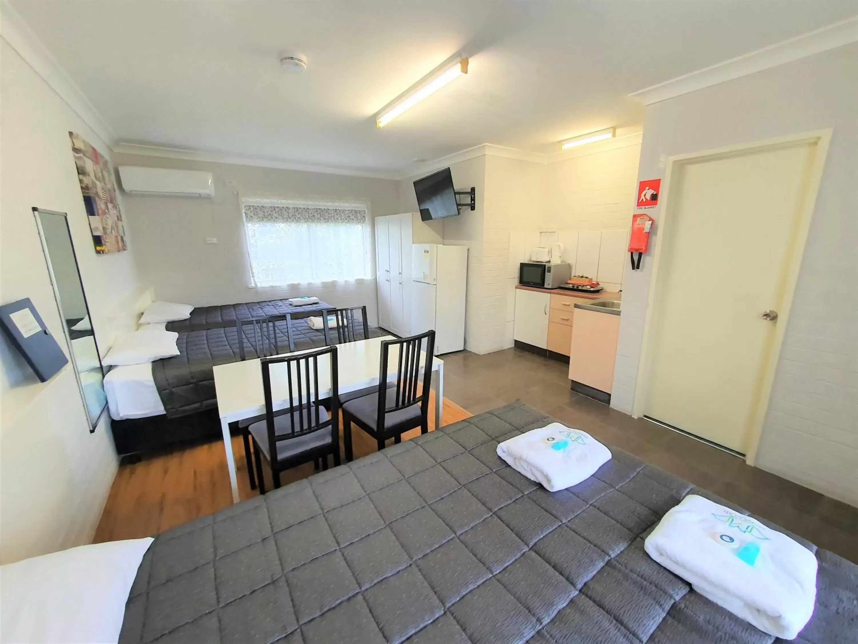 Dining area, Kitchen/Kitchenette in Maria Motel