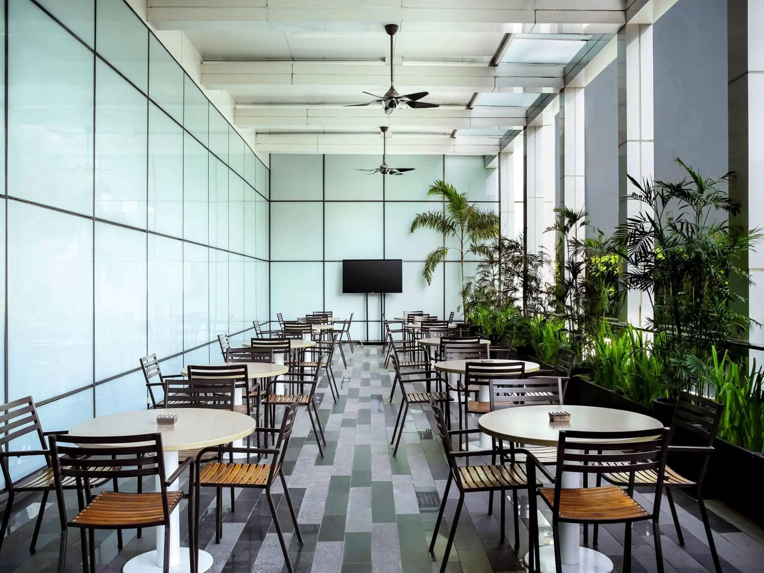 Restaurant/Places to Eat in Grand Mercure Jakarta Harmoni
