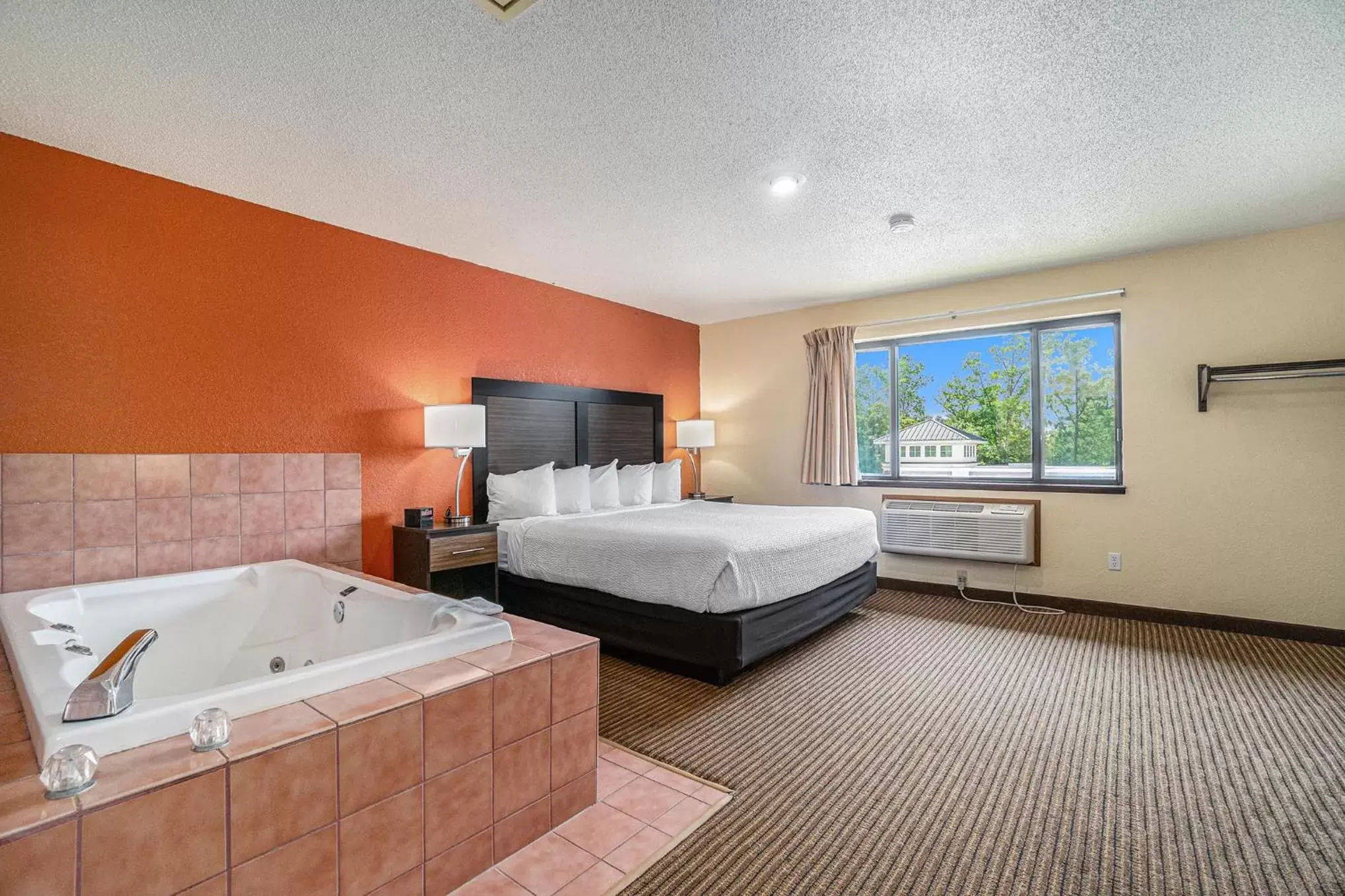 Bed in Days Inn & Suites by Wyndham Traverse City