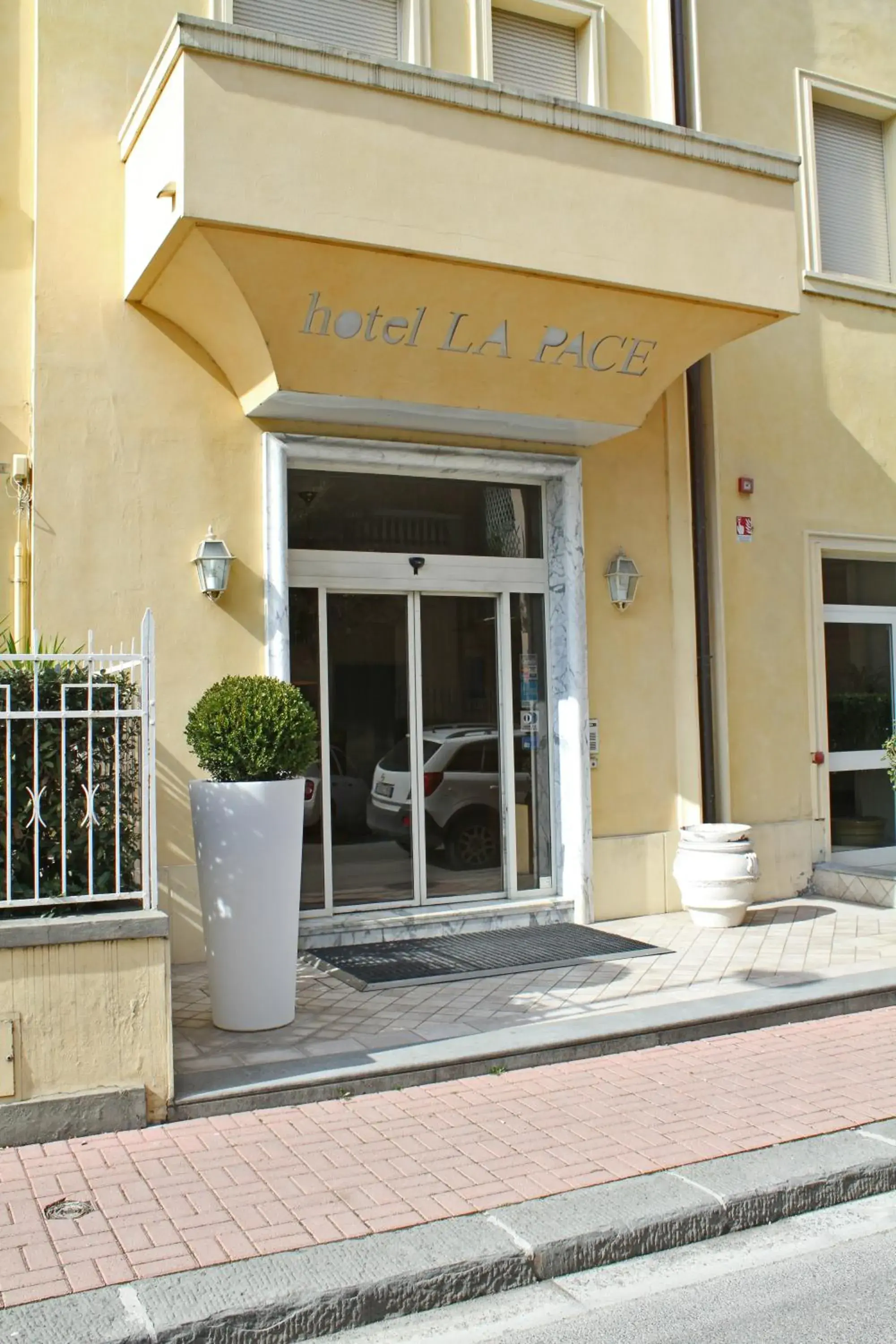 Facade/entrance in Hotel La Pace