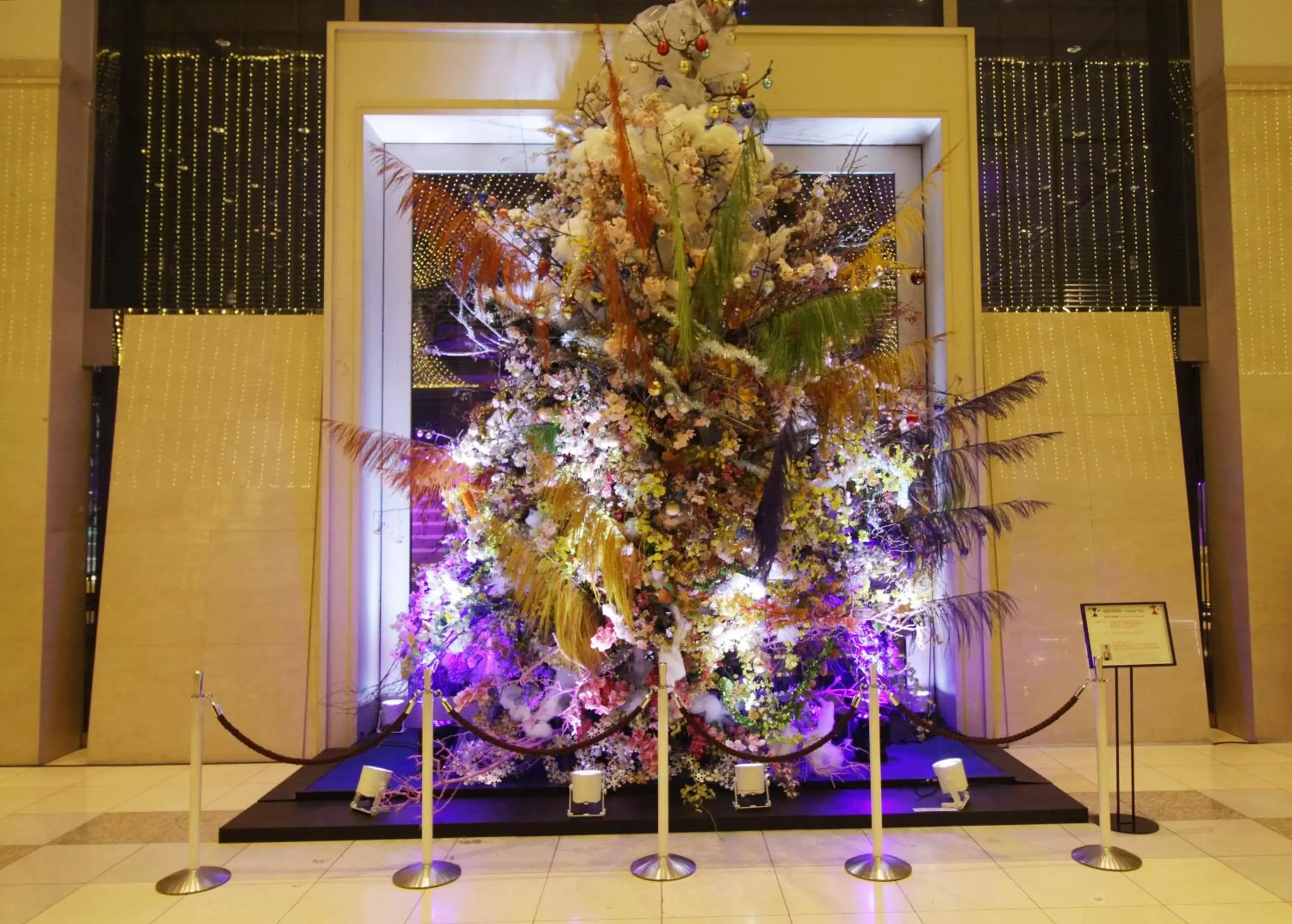 Decorative detail in Shinagawa Prince Hotel East Tower