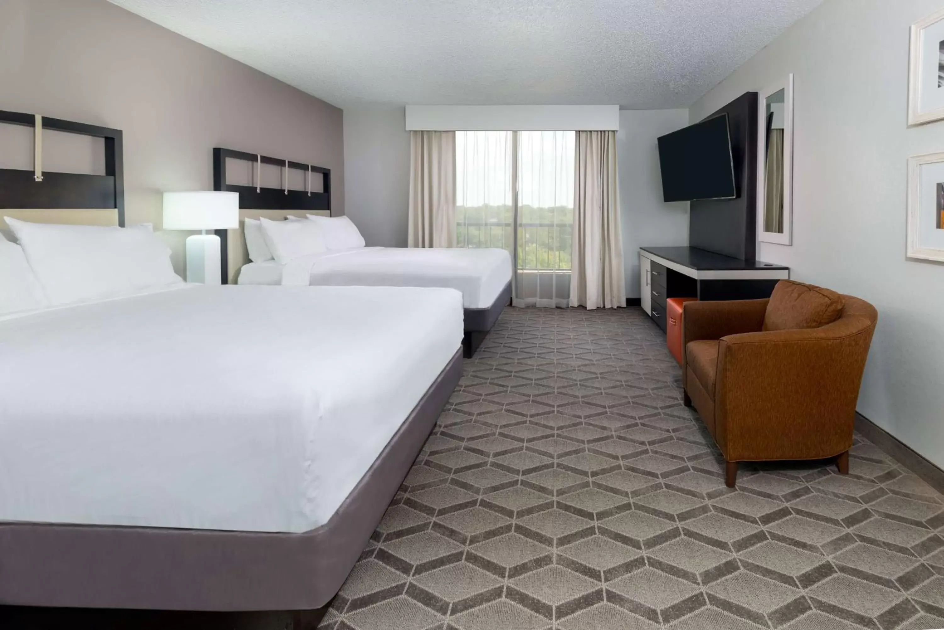 Bed in Embassy Suites Dallas - Park Central Area