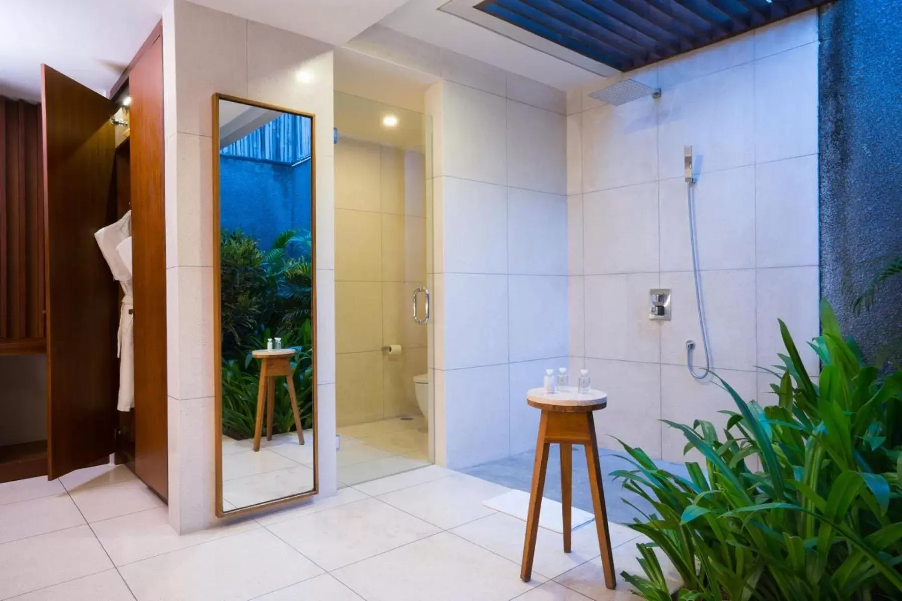Shower, Bathroom in MERUSAKA Nusa Dua