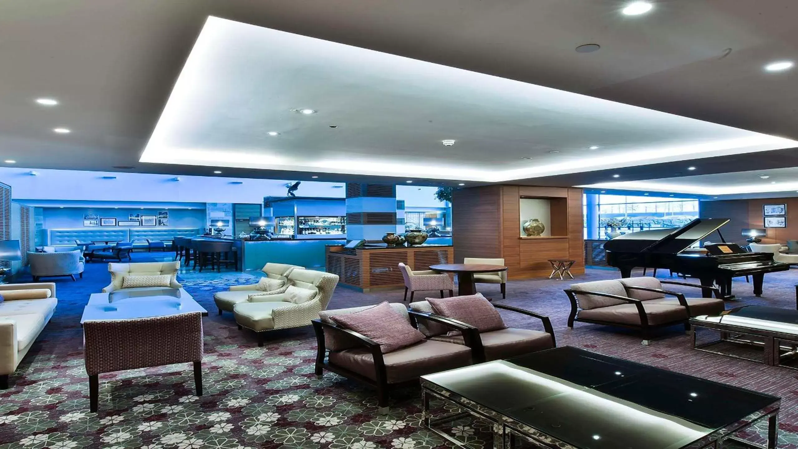 Lounge or bar in Sofitel London Heathrow