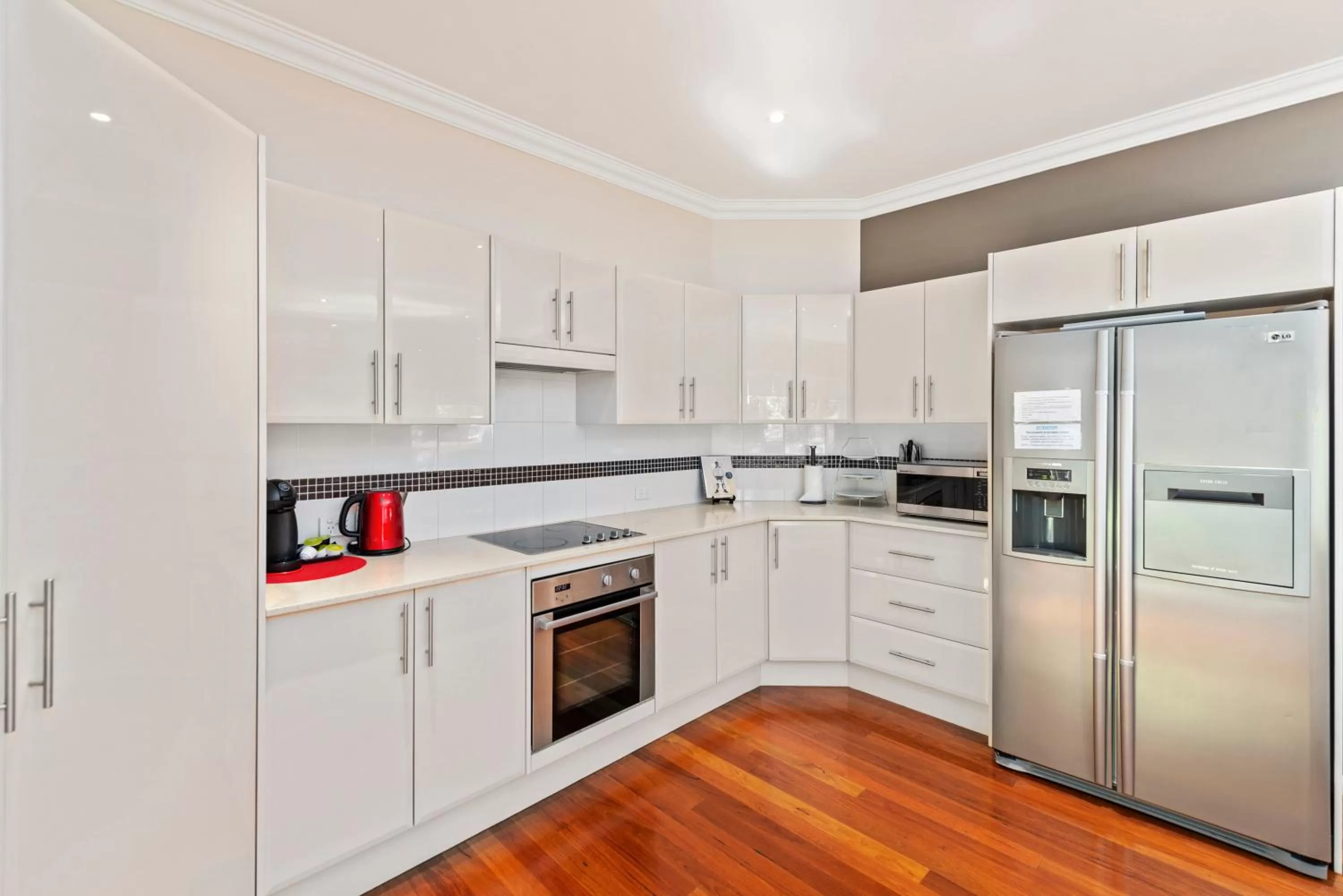 Kitchen or kitchenette in Stay At Raffertys Resort