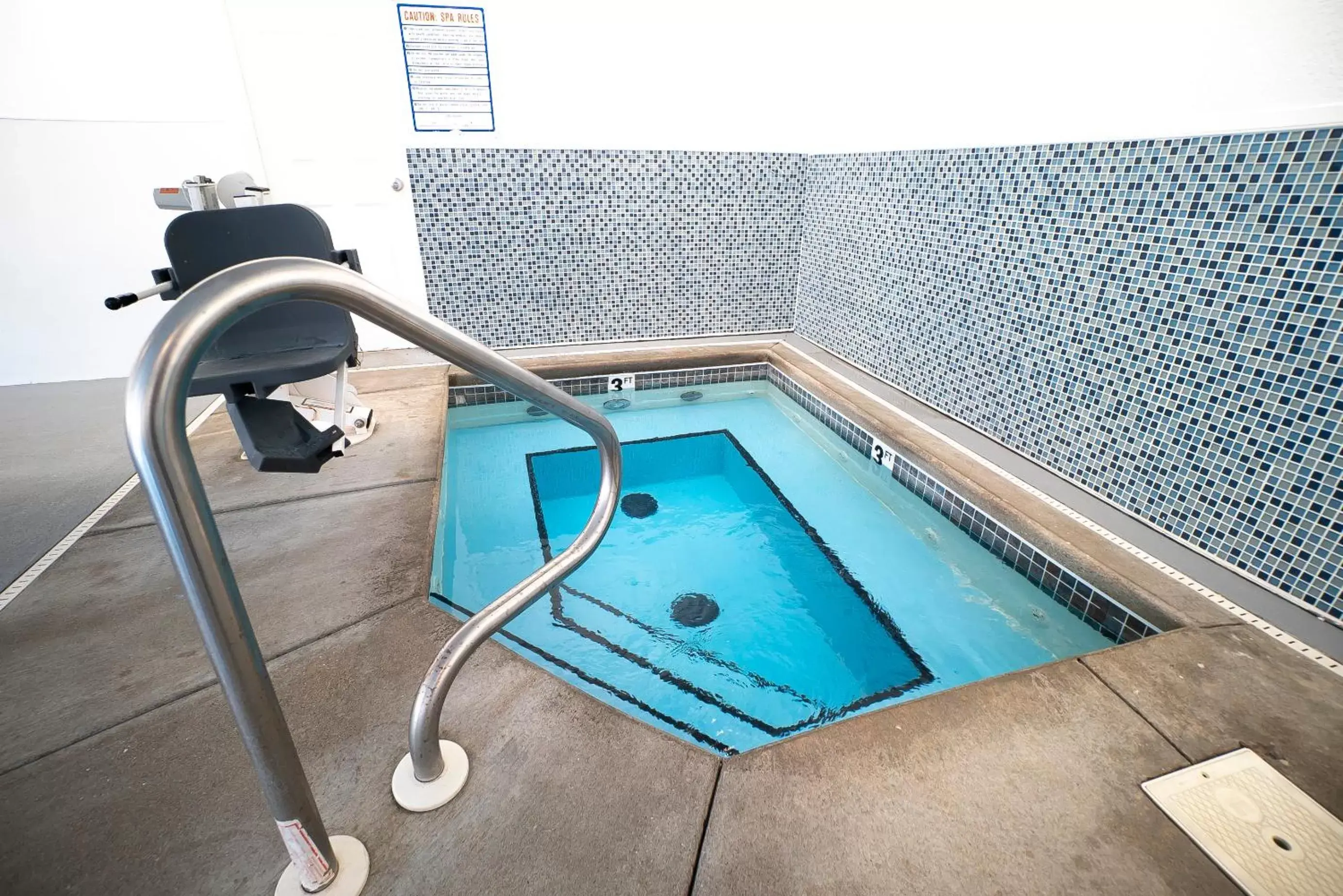 Swimming pool in The Stone Castle Hotel & Conference Center Swimming pool in The Stone Castle Hotel & Conference Center