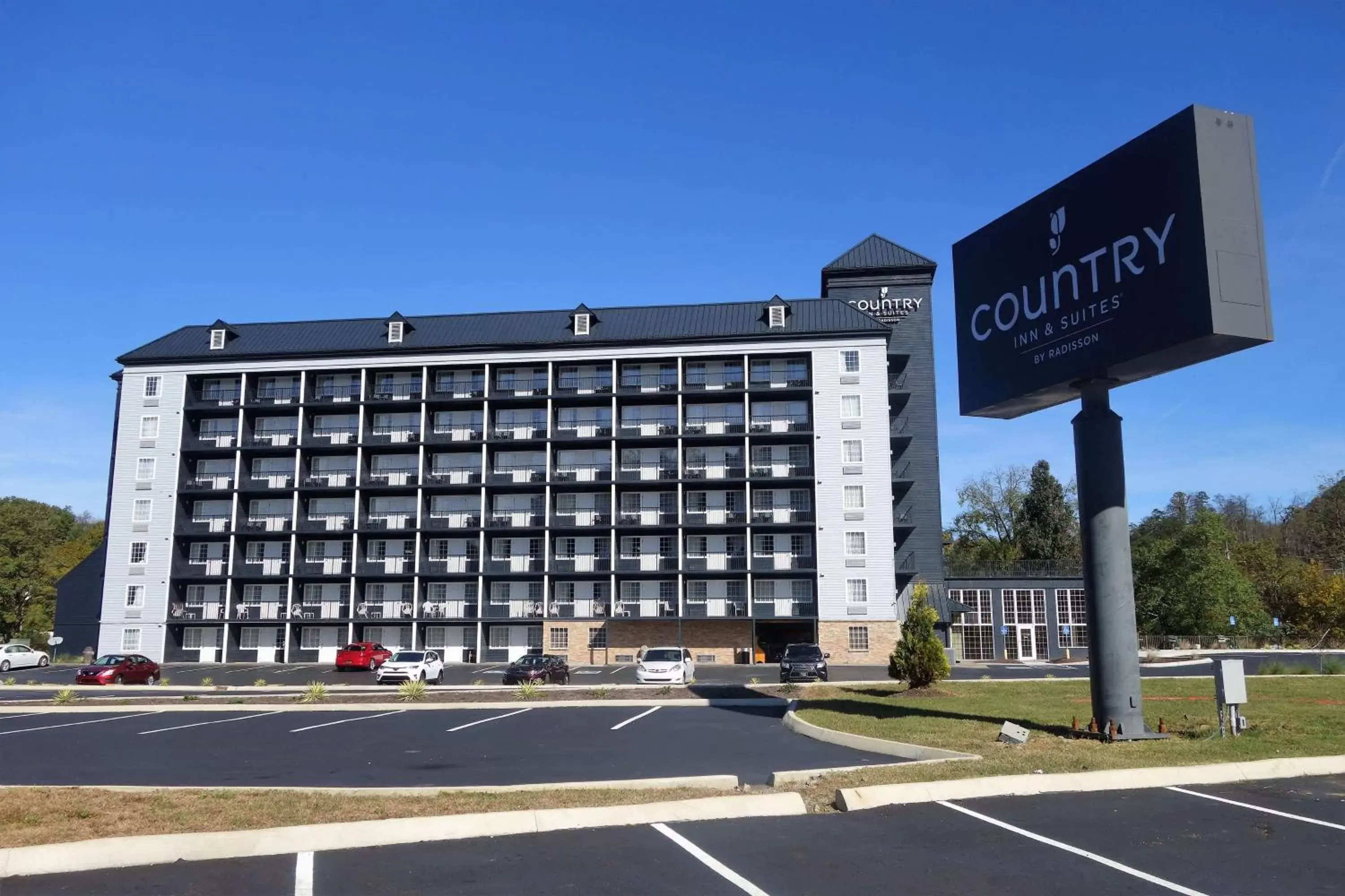 Property Building in Country Inn & Suites by Radisson, Pigeon Forge South, TN