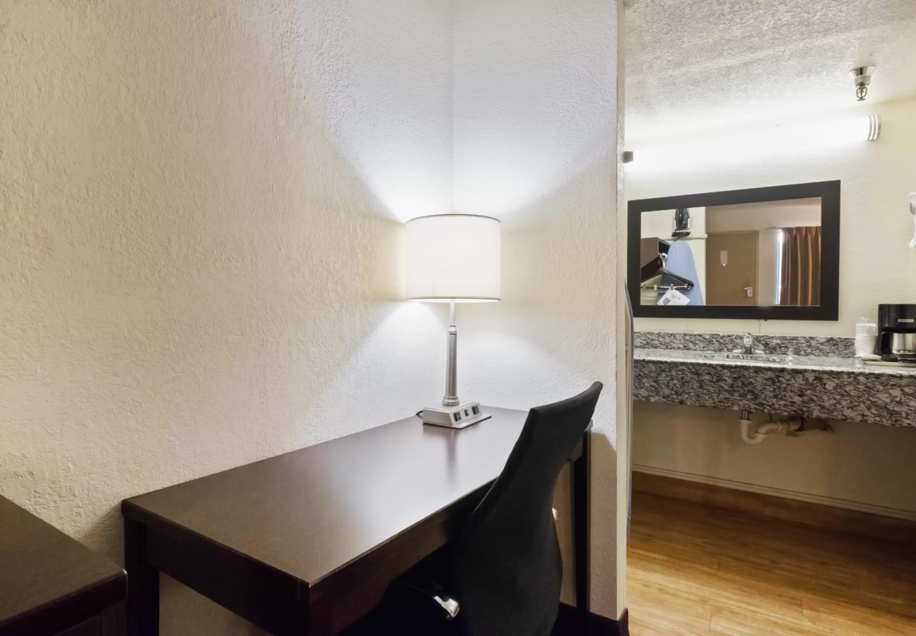 Photo of the whole room in Red Roof Inn Oklahoma Airport I 40 W Fairgrounds