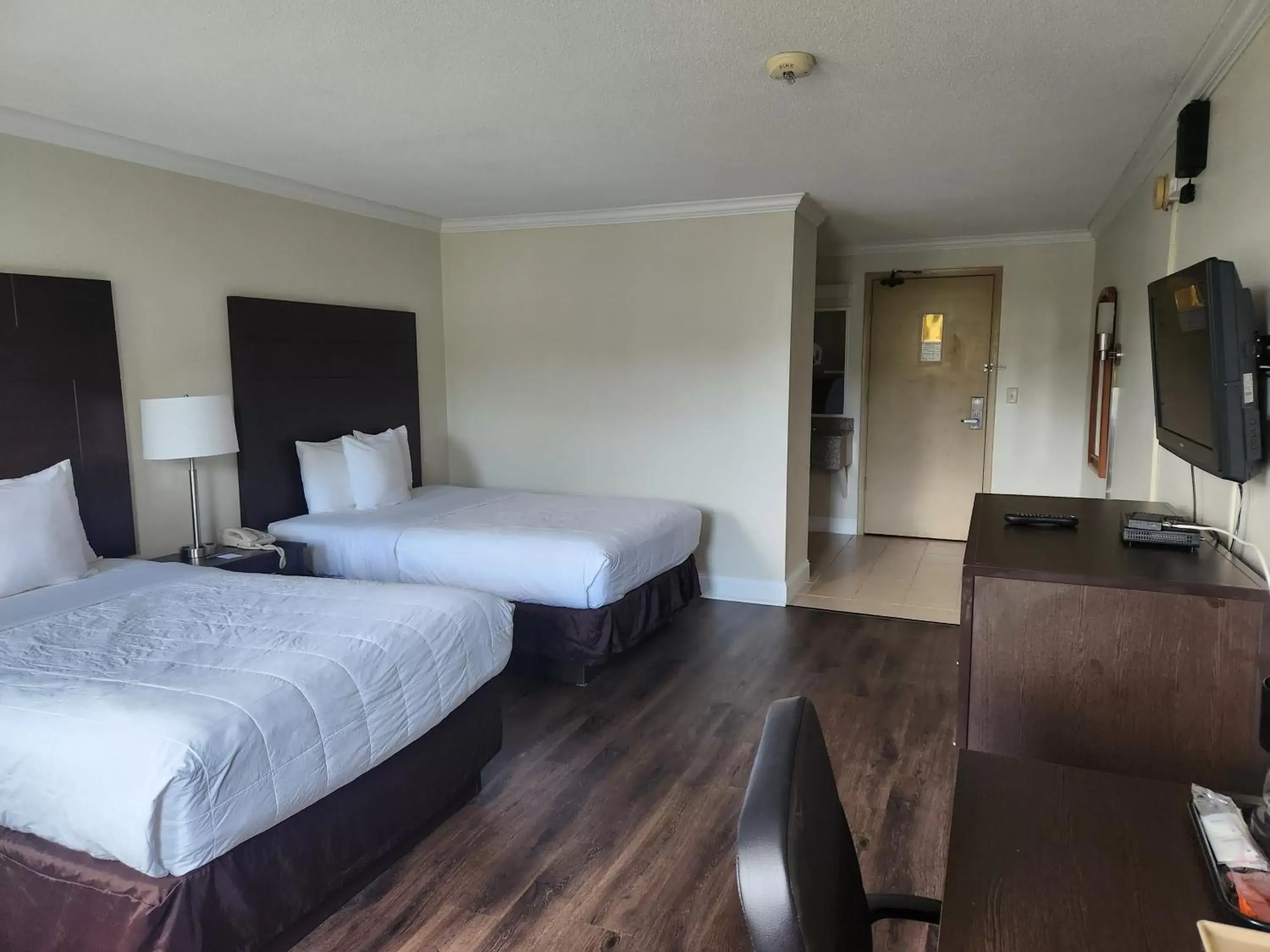 Double Room with Two Double Beds - Upper Floor/Non-Smoking in Windsor inn of Jacksonville Double Room with Two Double Beds - Upper Floor/Non-Smoking in Windsor inn of Jacksonville