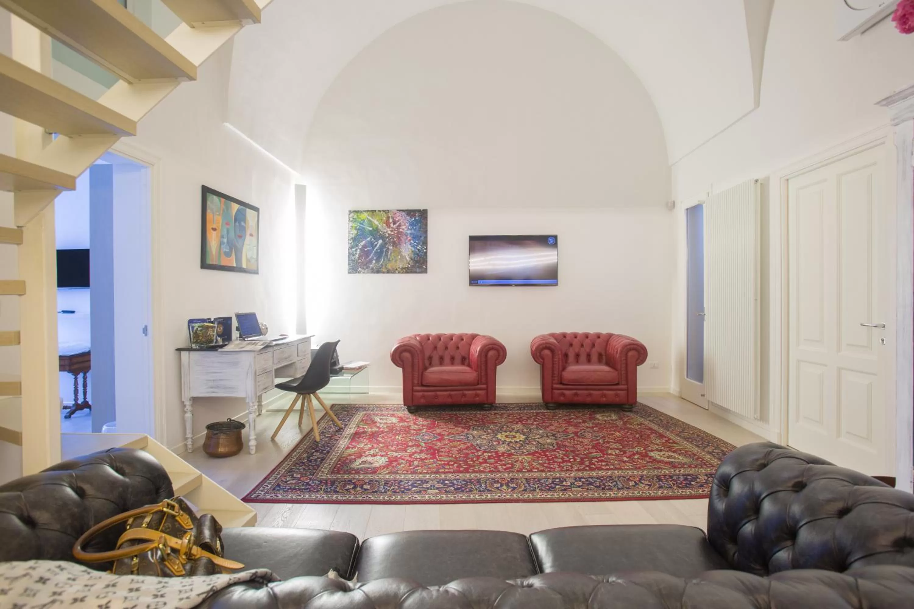 Communal lounge/ TV room in La Finestra sul Convitto B&B