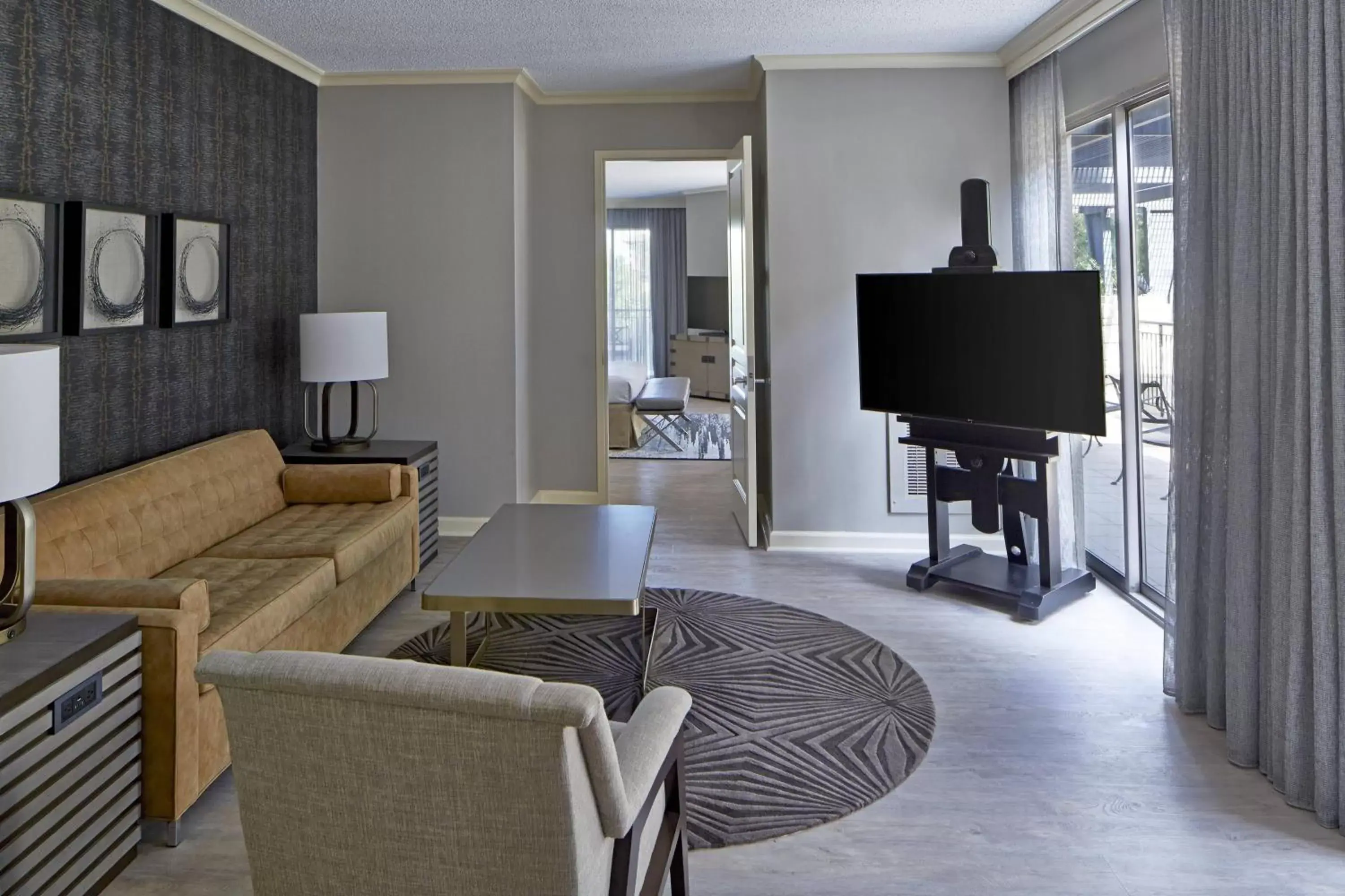 Living room, TV/Entertainment Center in Dallas/Plano Marriott at Legacy Town Center