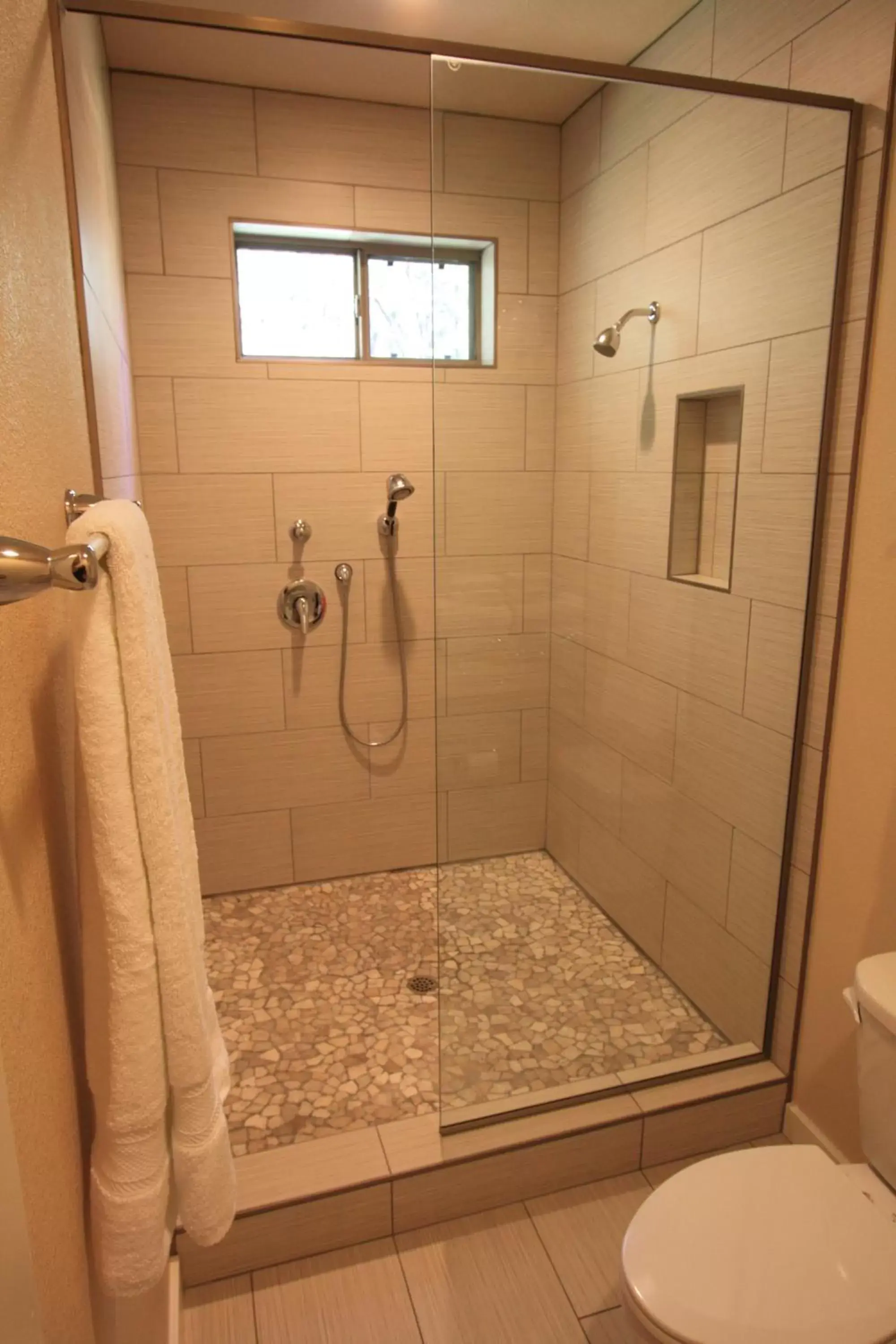 Shower, Bathroom in The Inn at Shasta Lake