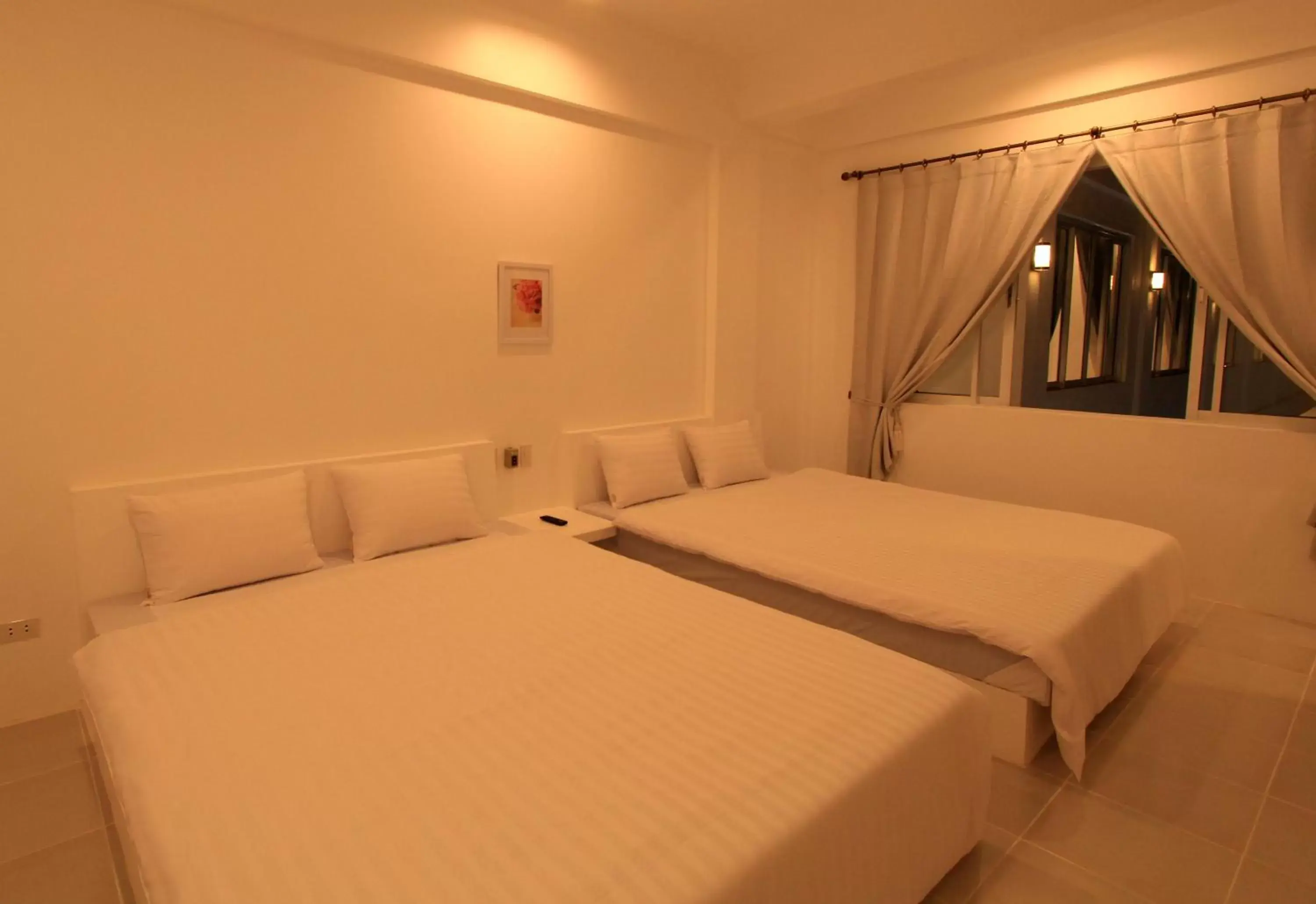 Photo of the whole room, Bed in Bluewave Hotel