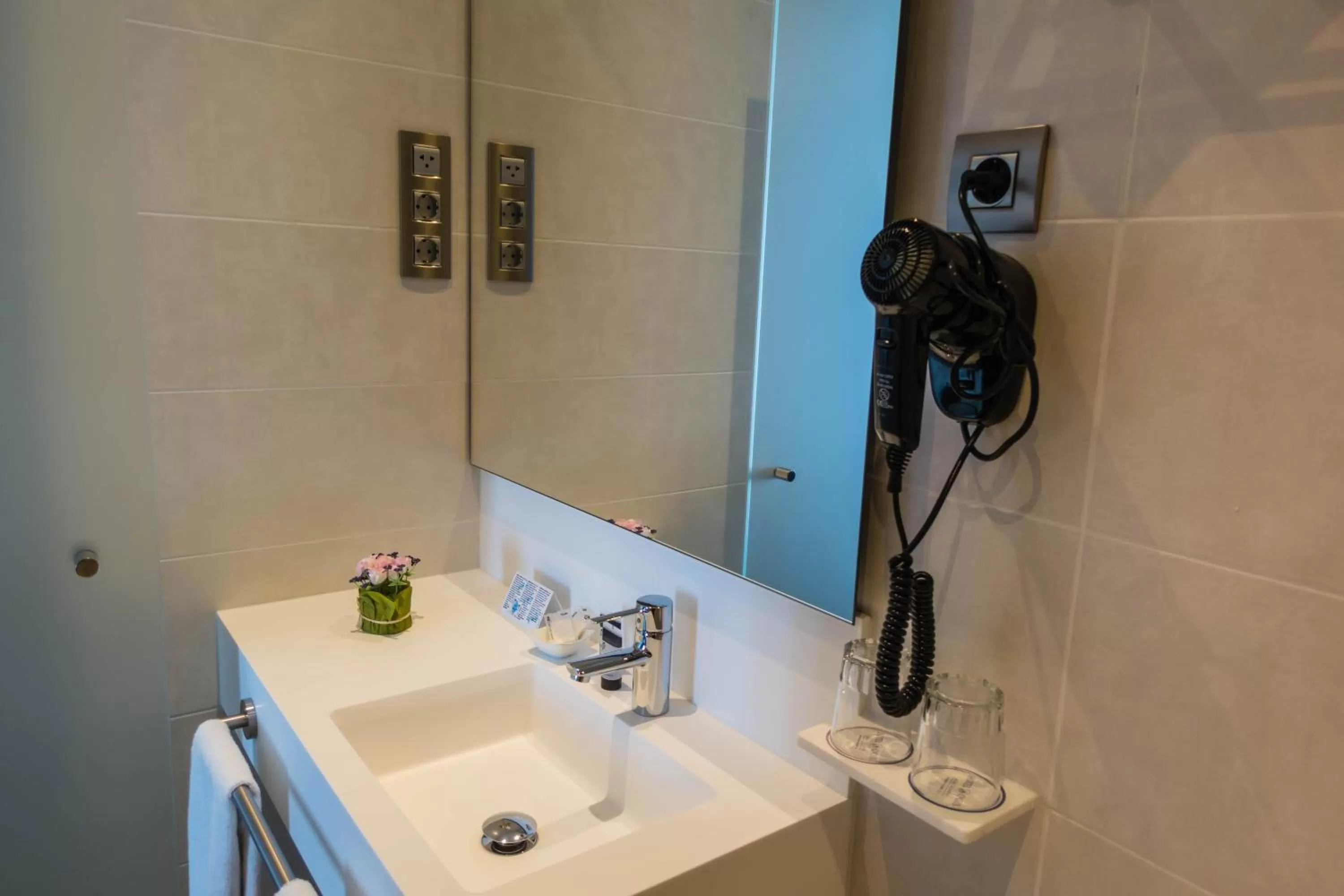 Bathroom in Hotel Oasis