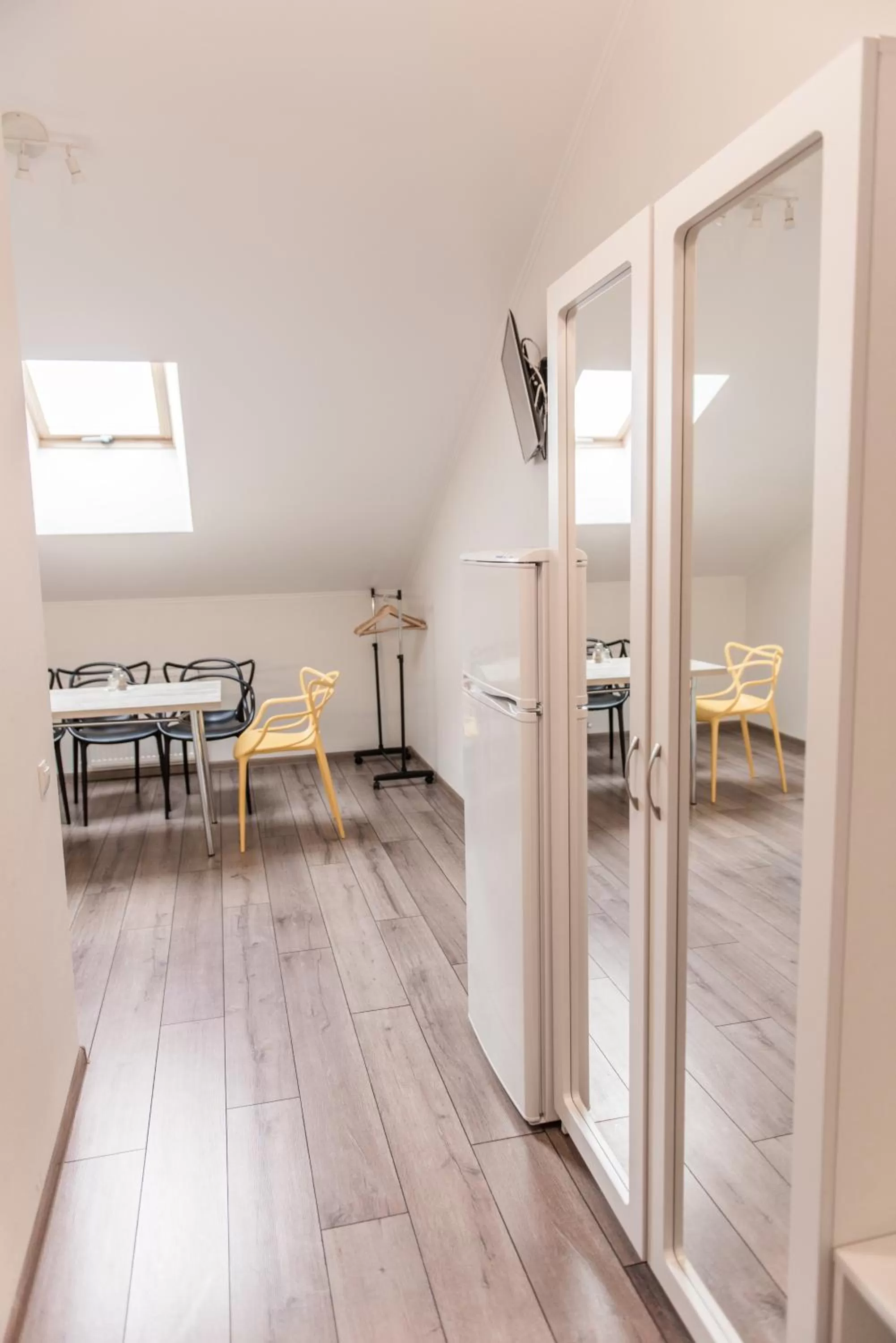 Photo of the whole room, Dining Area in Smart Apart