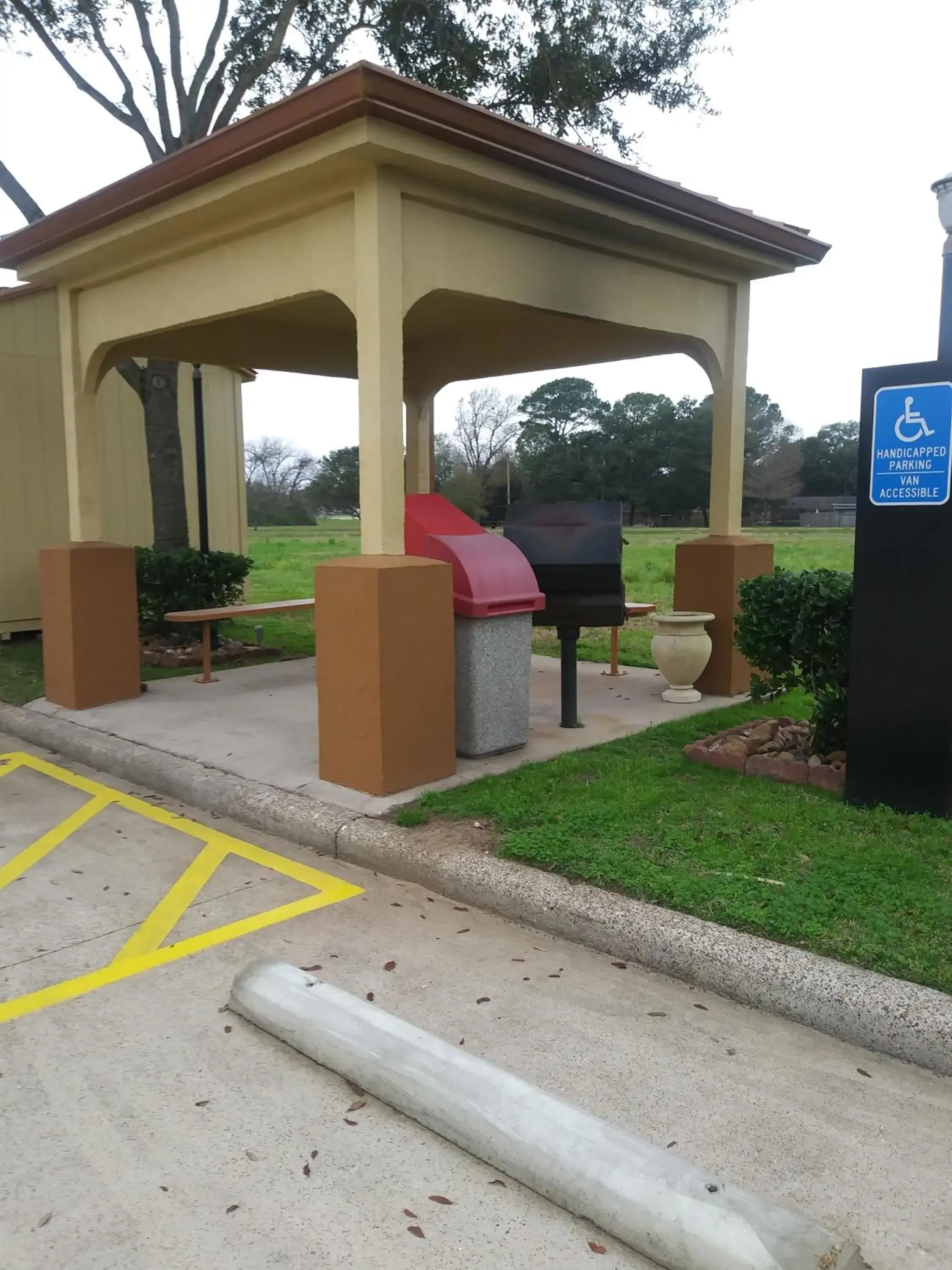 BBQ facilities in Americas Best Value Inn & Suites Alvin Houston