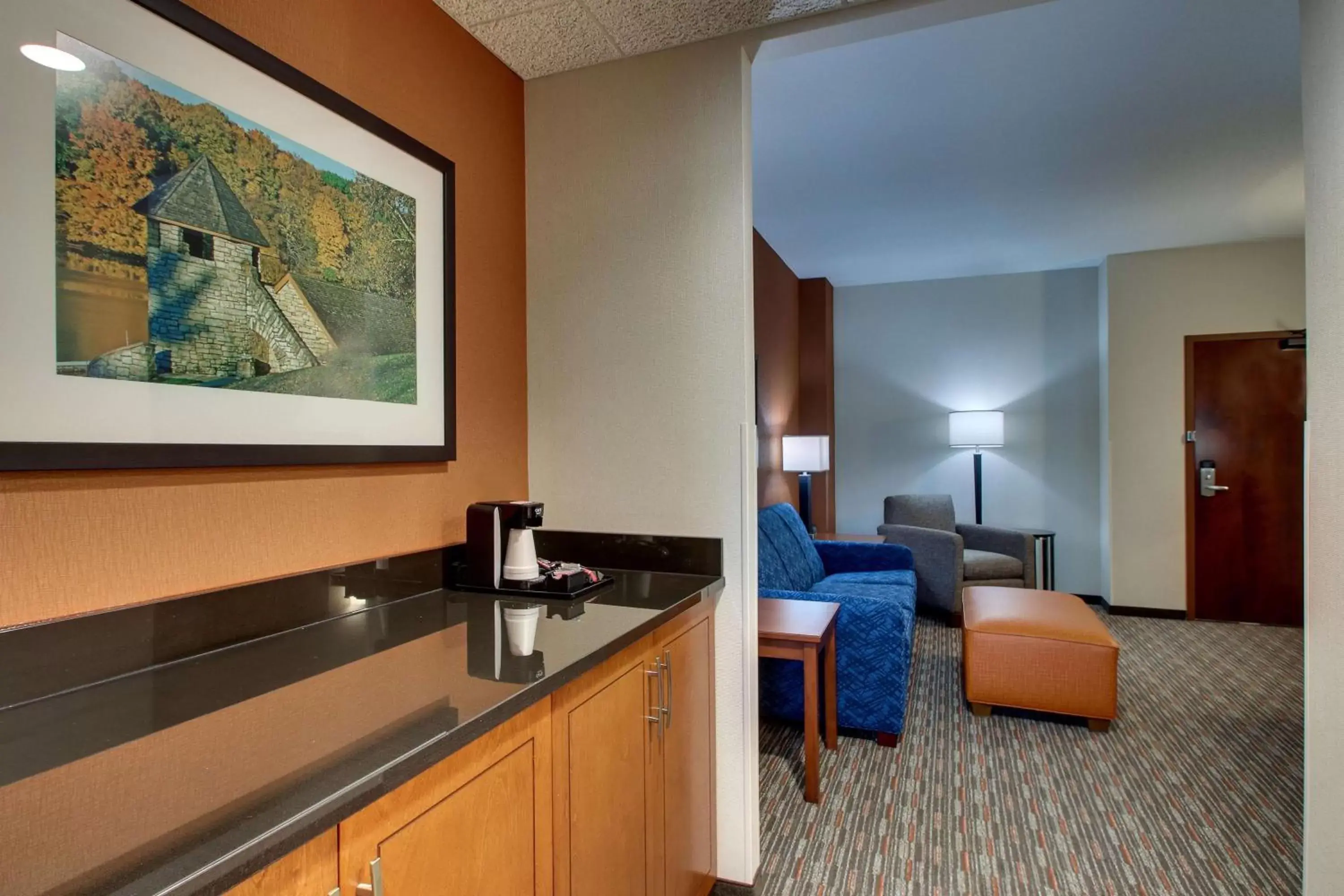 Photo of the whole room, Kitchen/Kitchenette in Drury Inn & Suites Iowa City Coralville