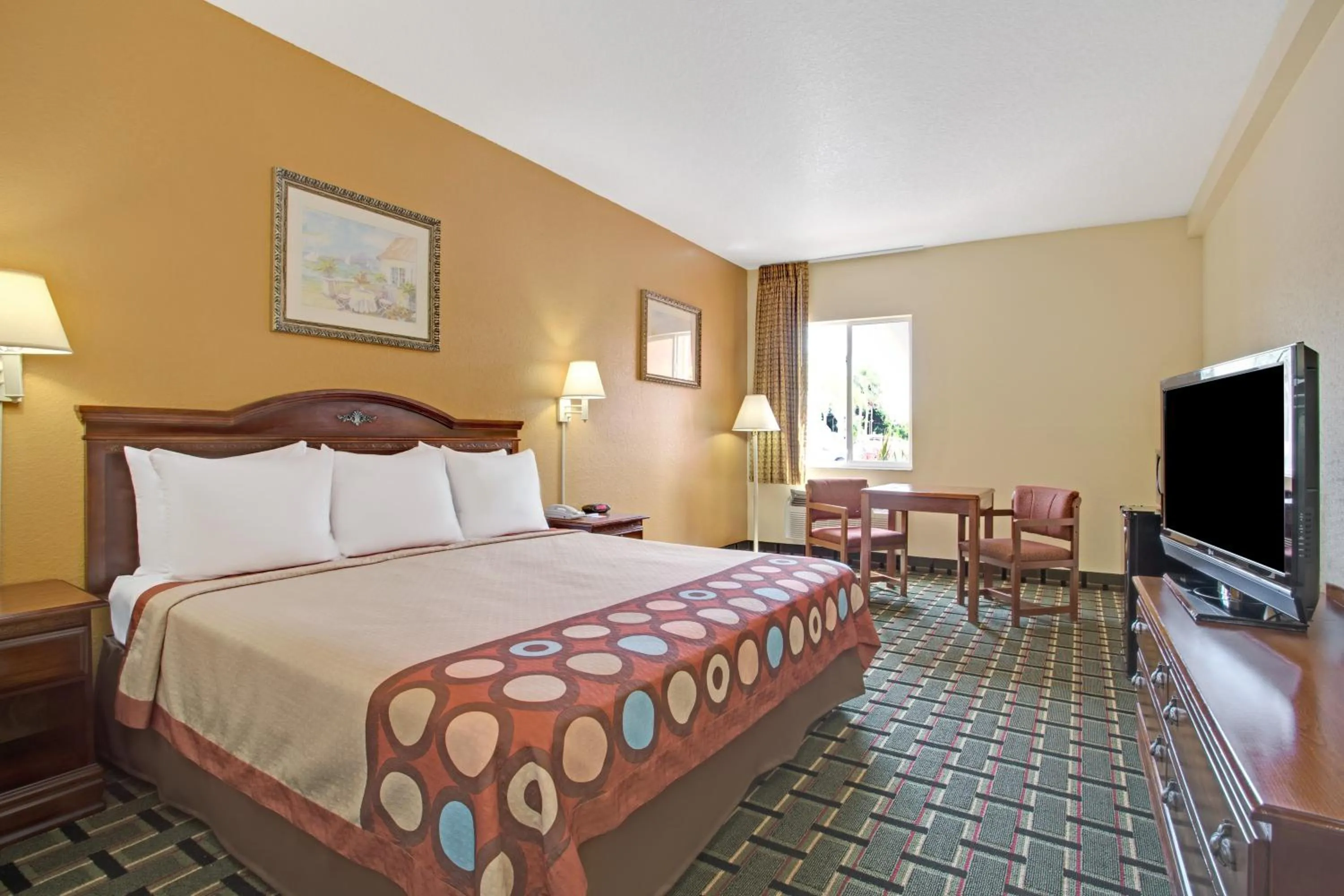 Studio Suite with Two King Beds - Non-Smoking in Super 8 by Wyndham Daytona Beach