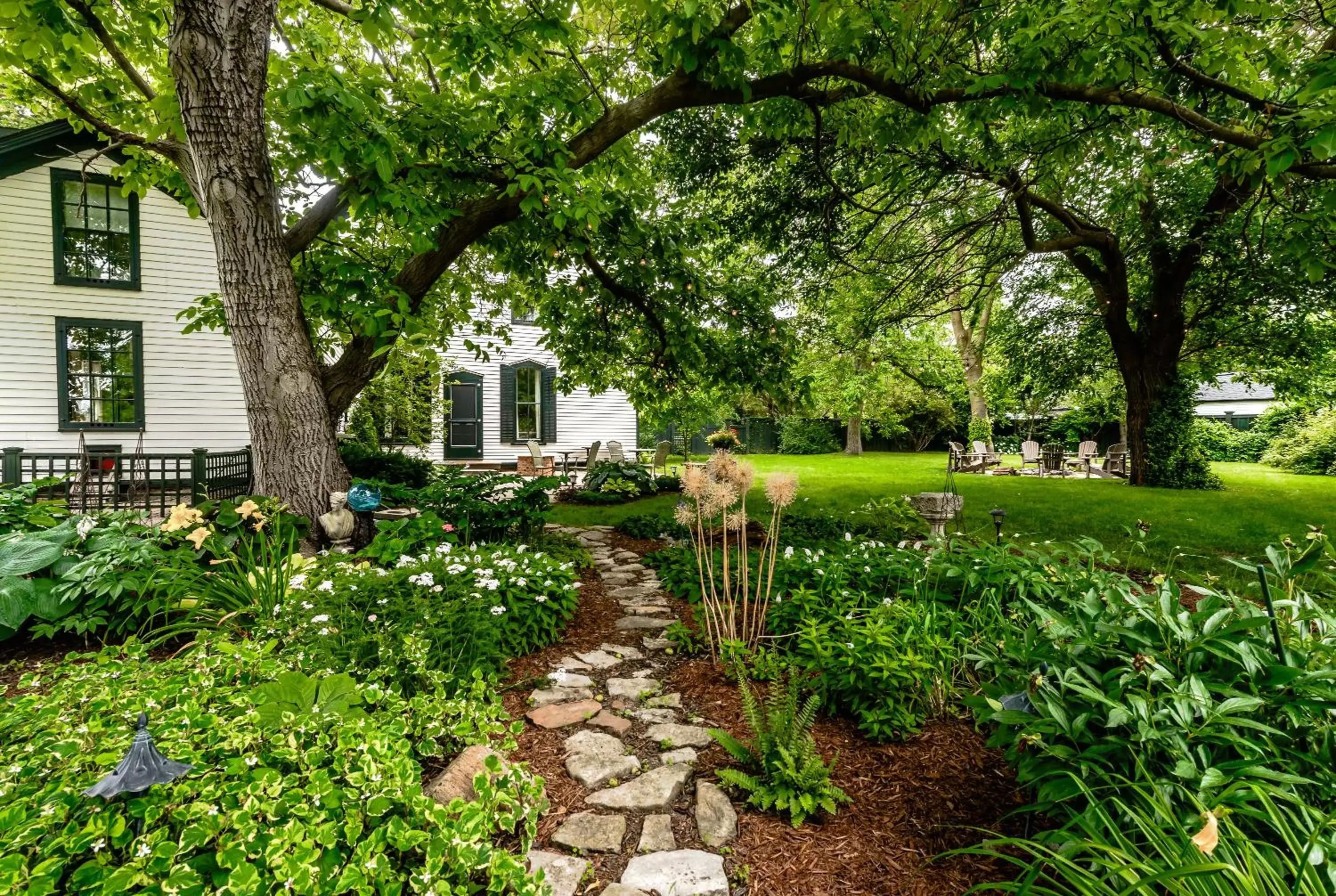 Garden in Woodbourne Inn