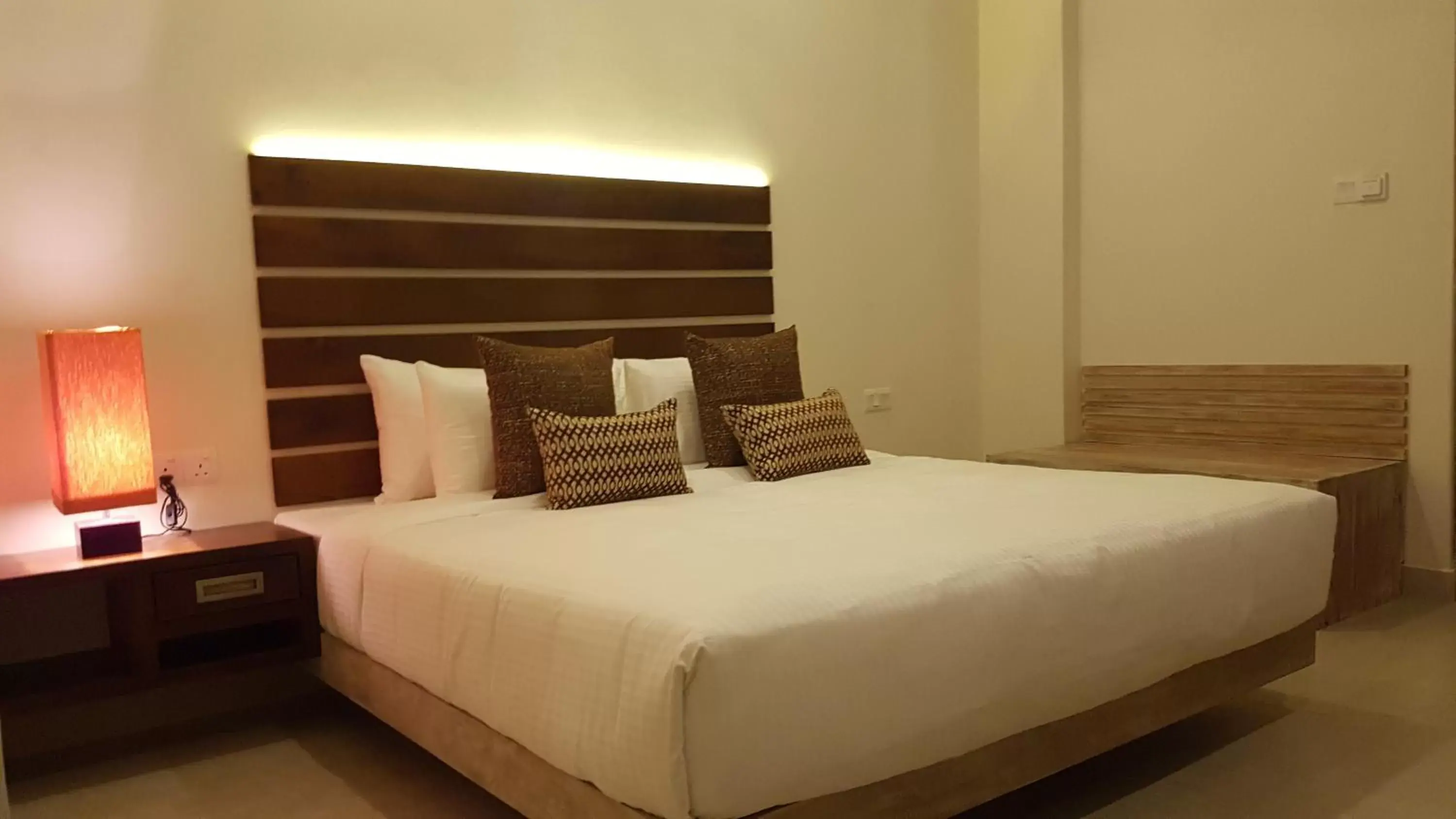 Bed in Hotel Cloud 9 Negombo