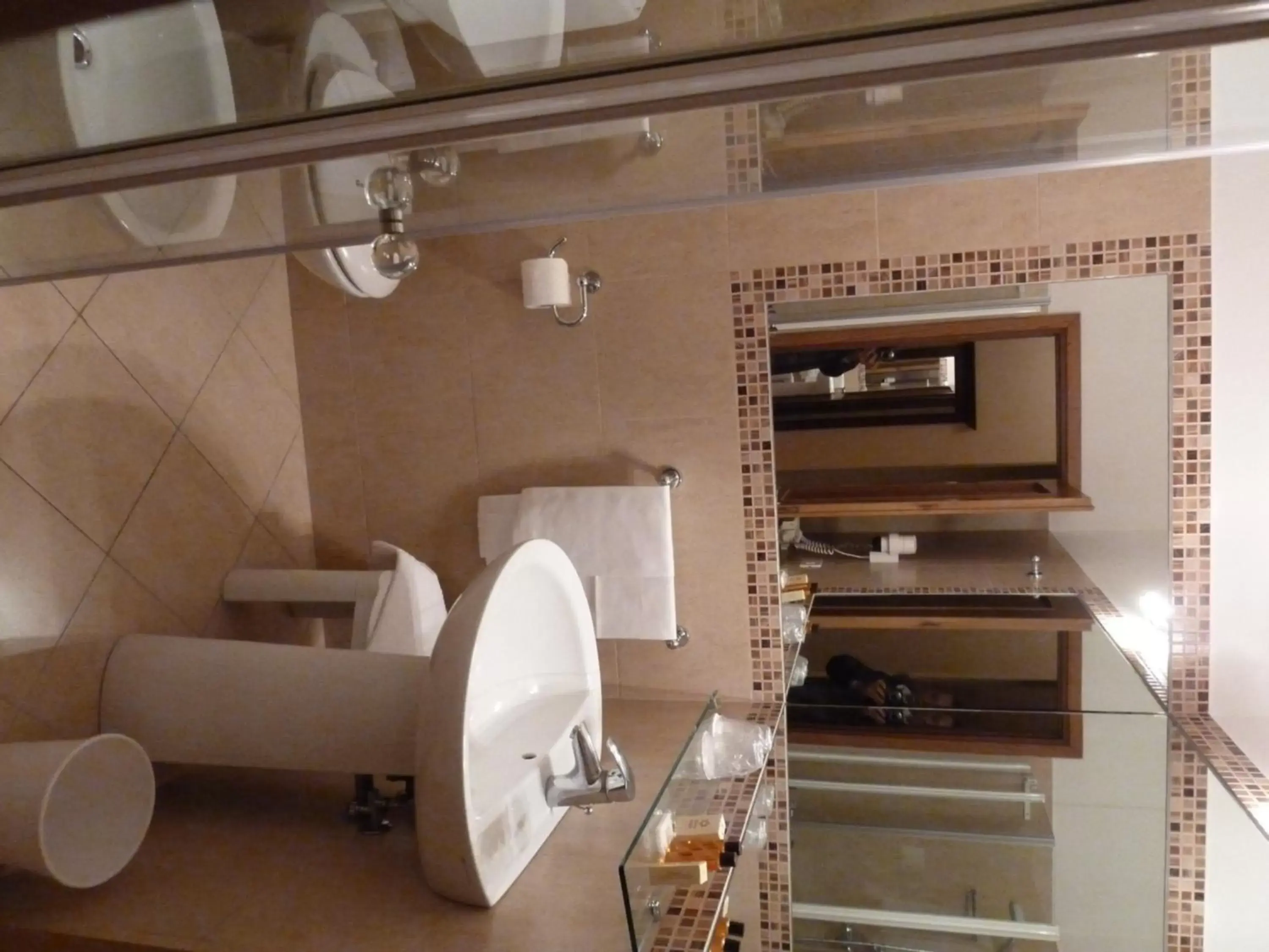 Bathroom in Albergo Reggio