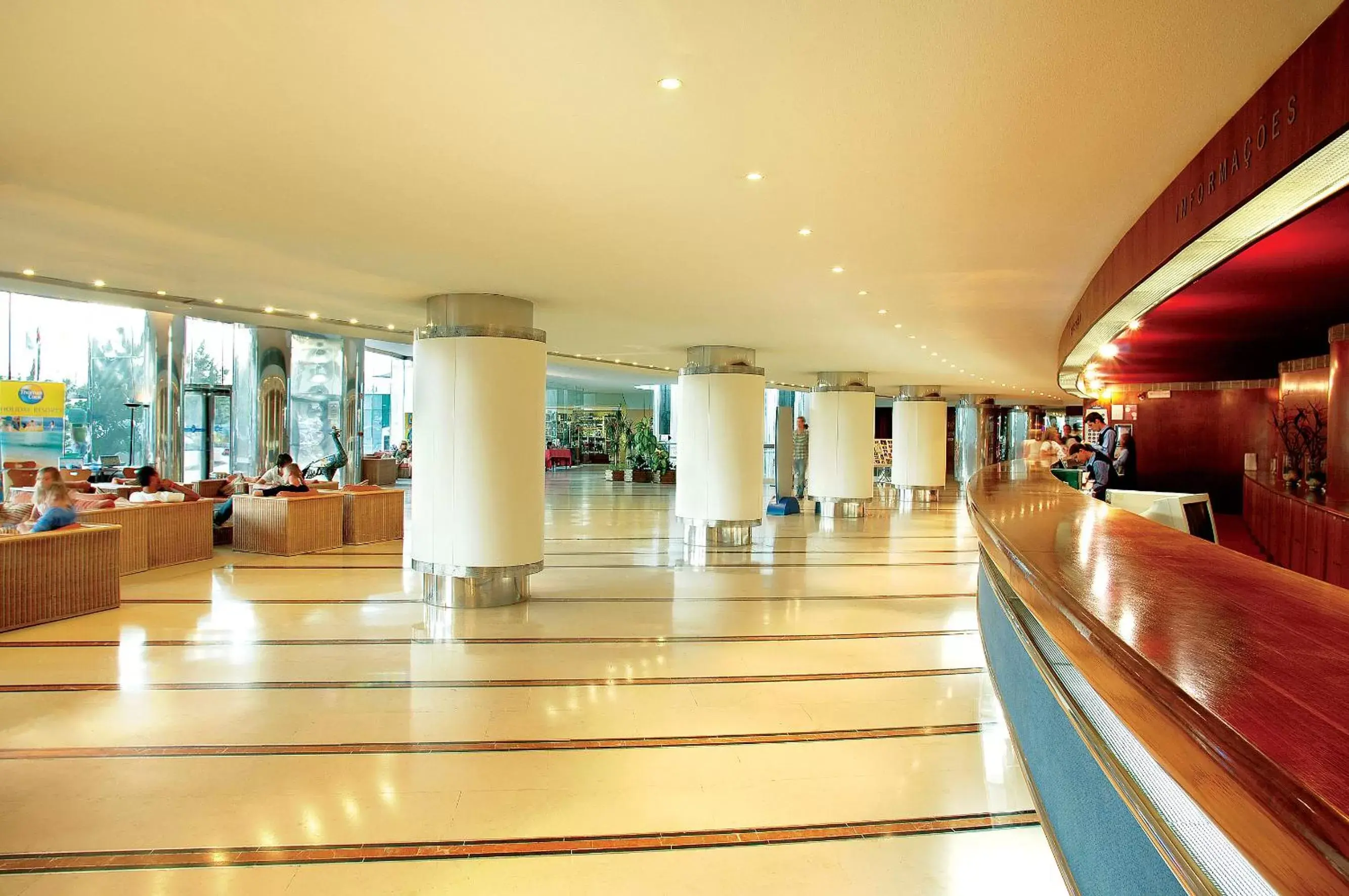 Lobby or reception in Hotel Apartamento Paraiso De Albufeira