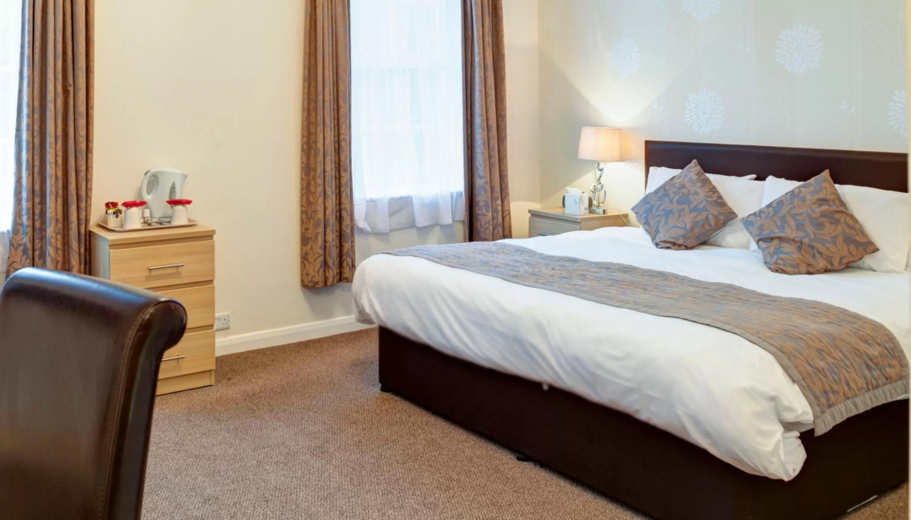 Bed in Best Western The Royal Chase Hotel