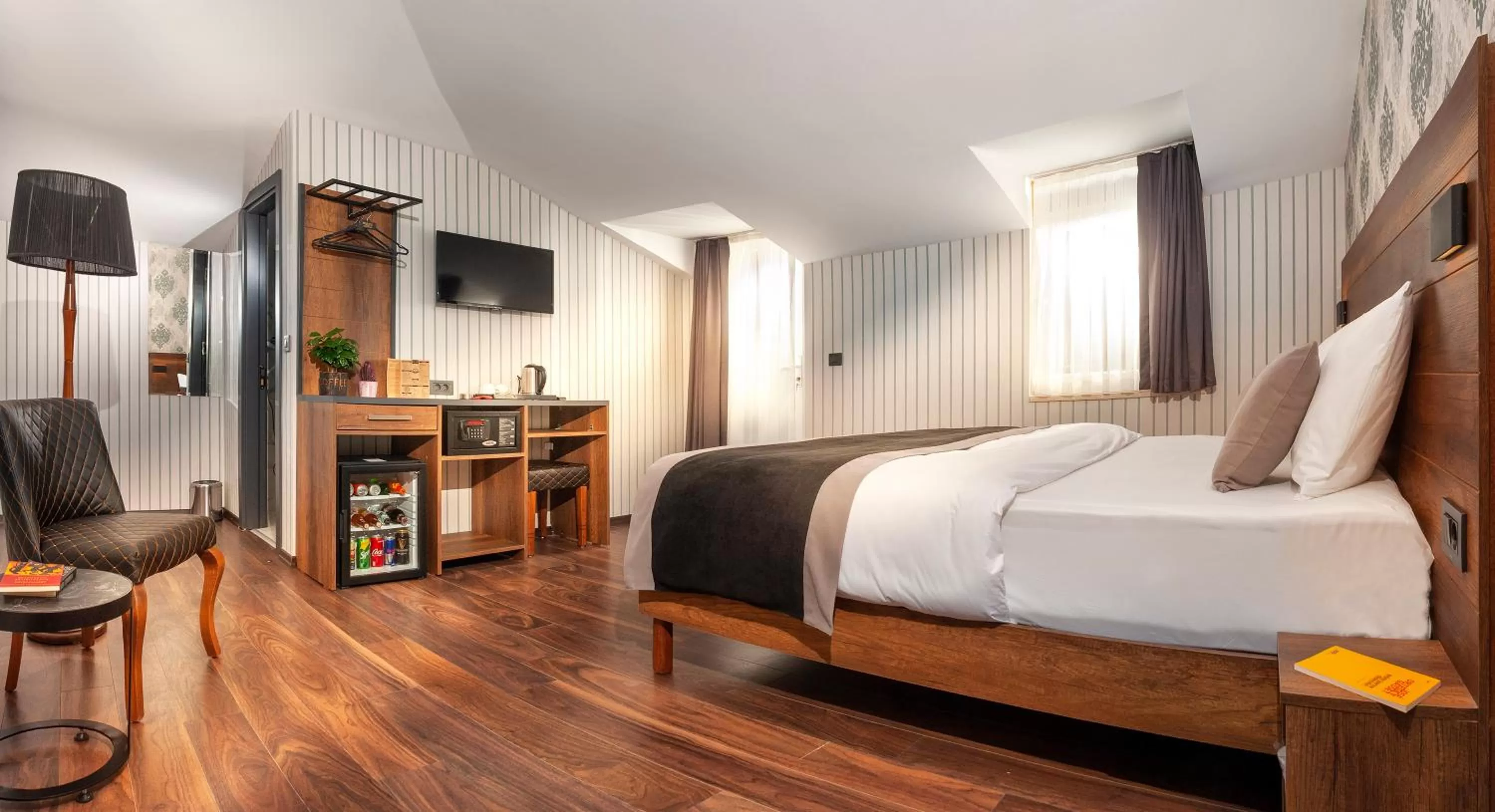 Photo of the whole room, Bed in Hotel Bossuite Business