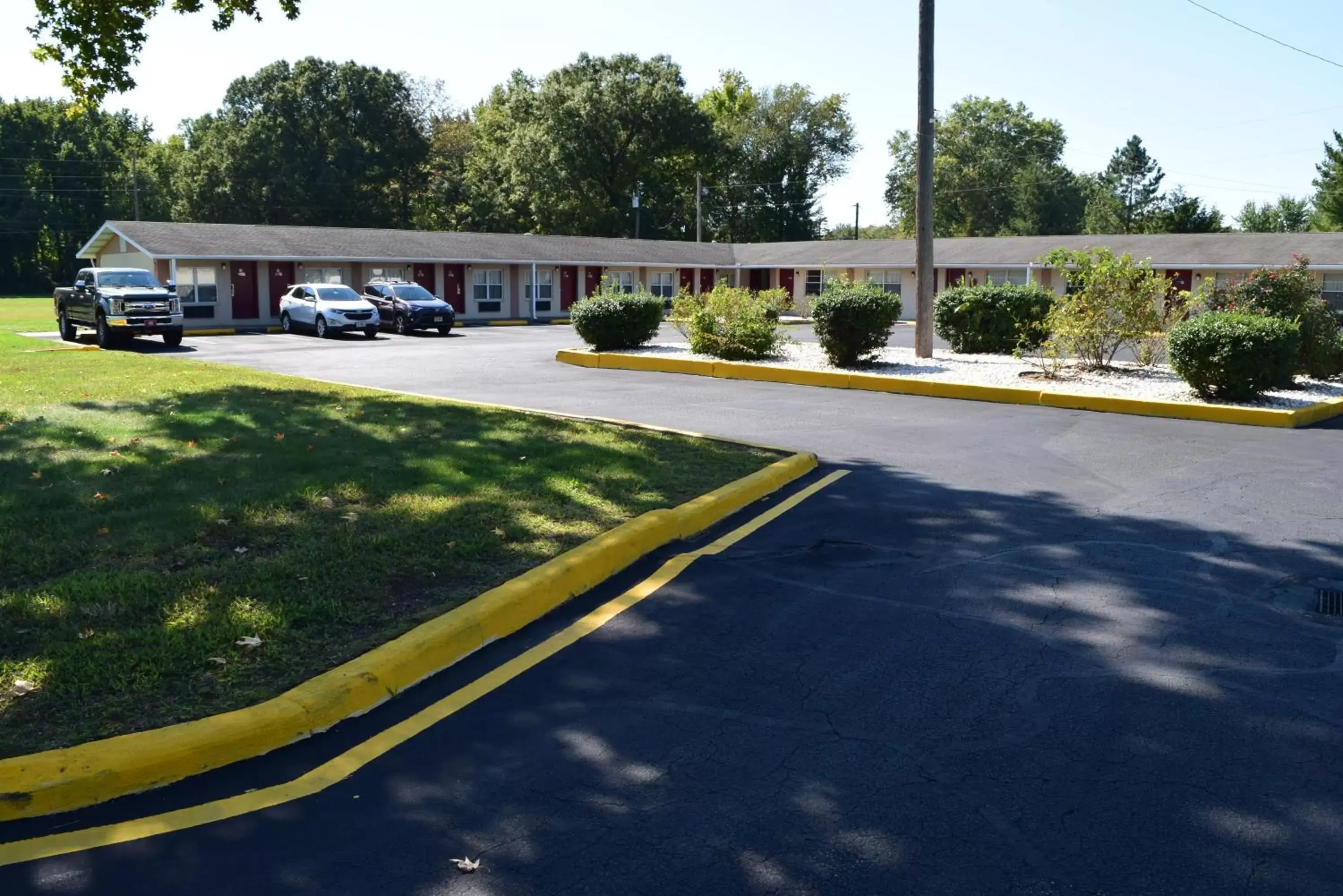 Garden in White Oaks Motel Pennsville/Carneys Point