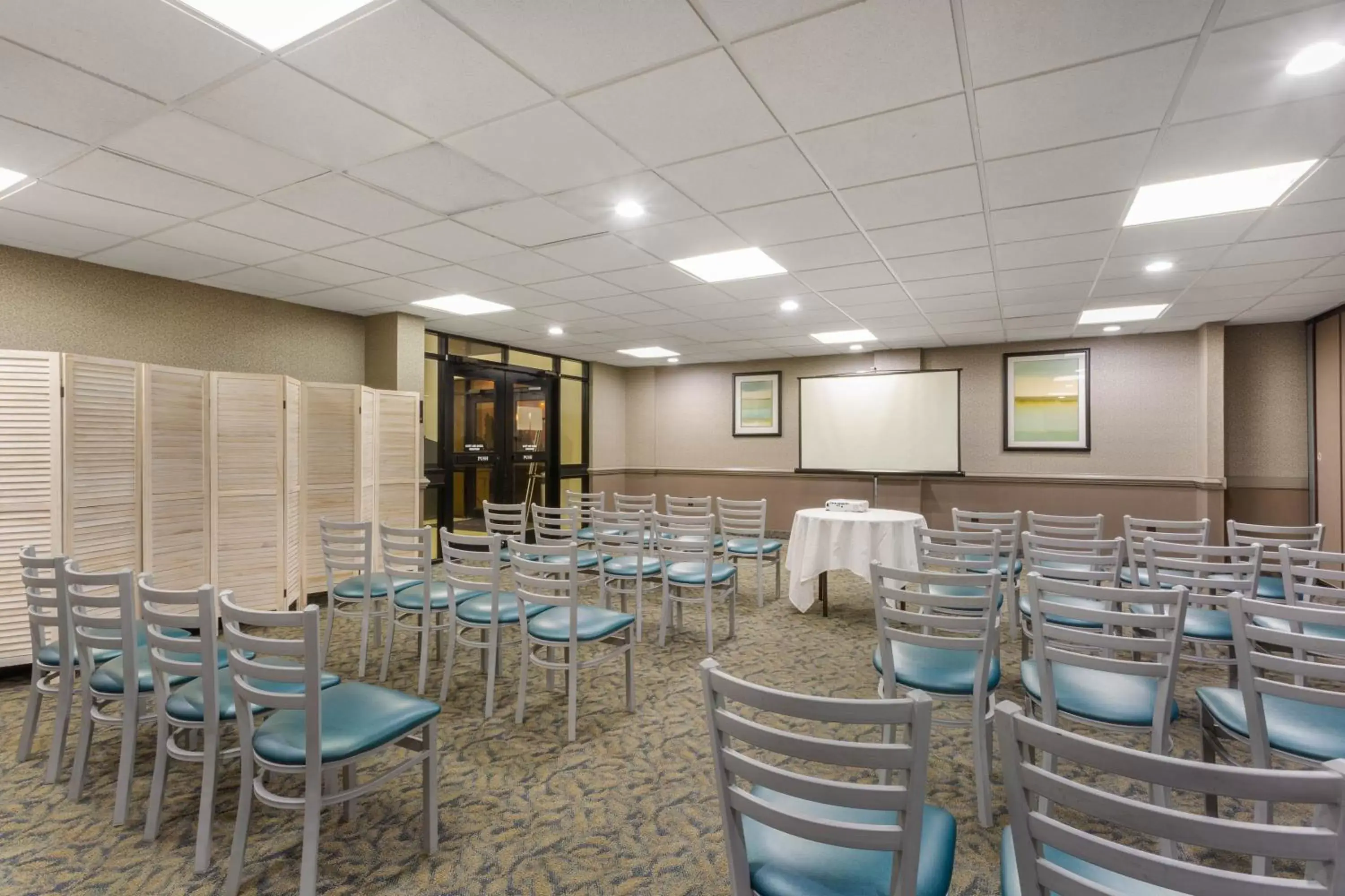 Meeting/conference room in Ramada Plaza by Wyndham Virginia Beach