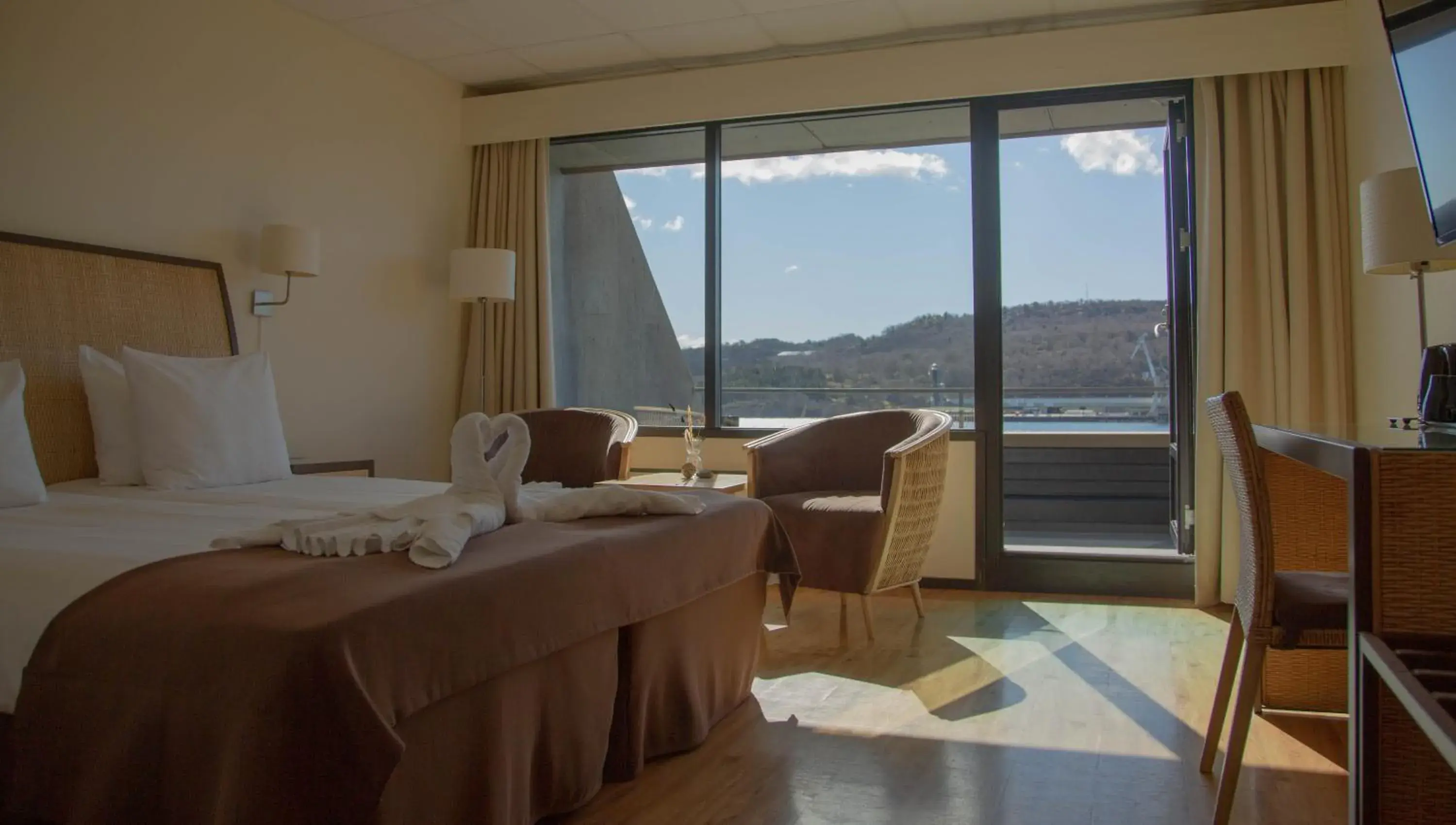 TV and multimedia, Mountain View in Farsund Fjordhotel