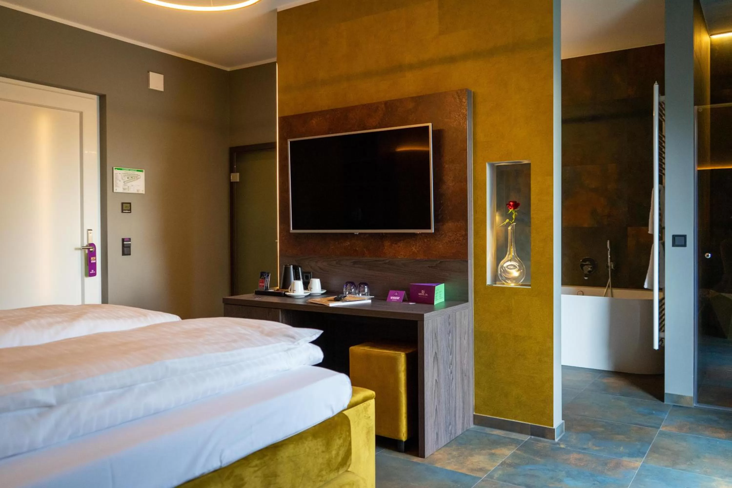 TV and multimedia, Bed in Motel24