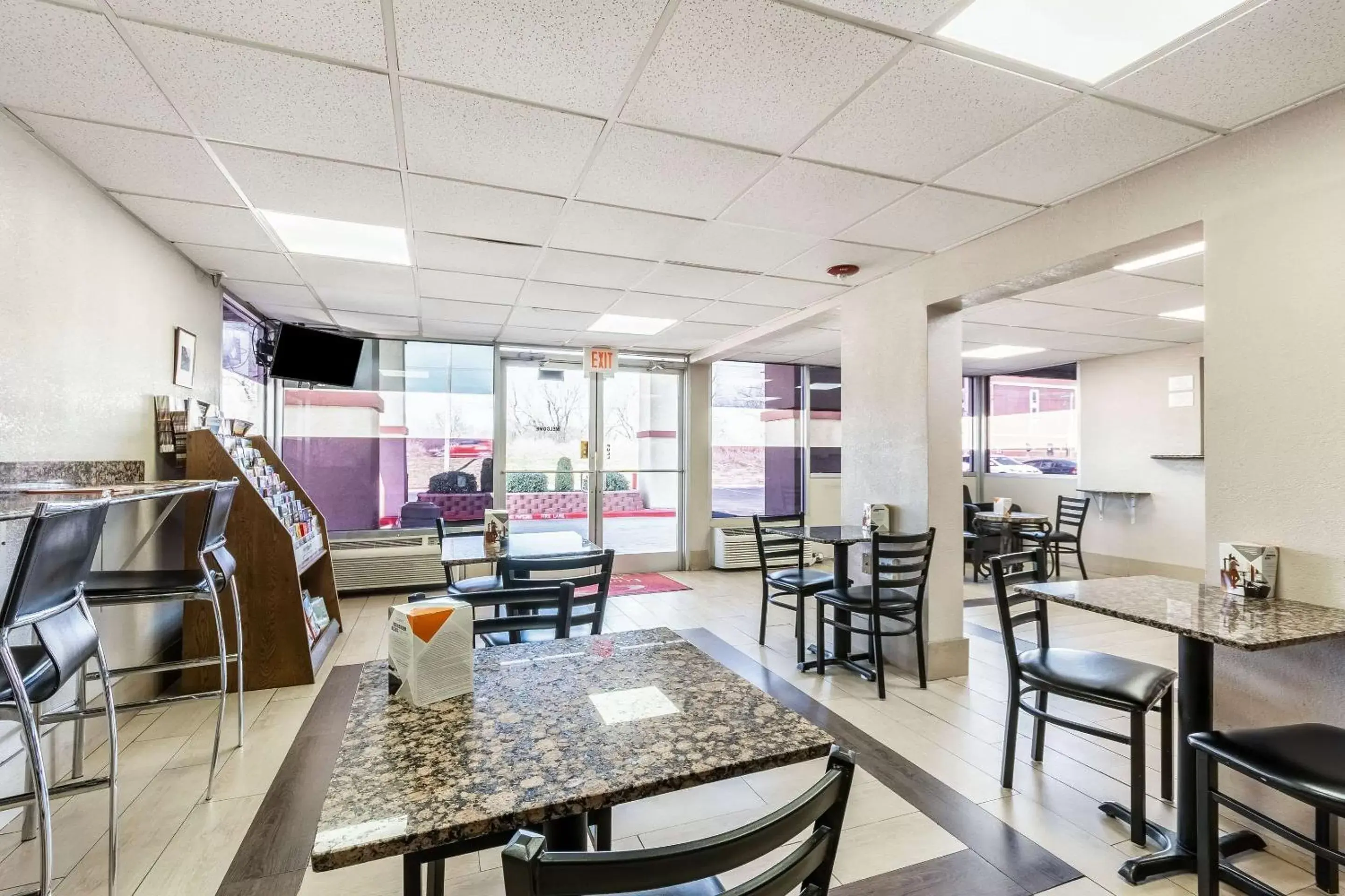 Restaurant/Places to Eat in Econo Lodge Inn & Suites Near Bricktown