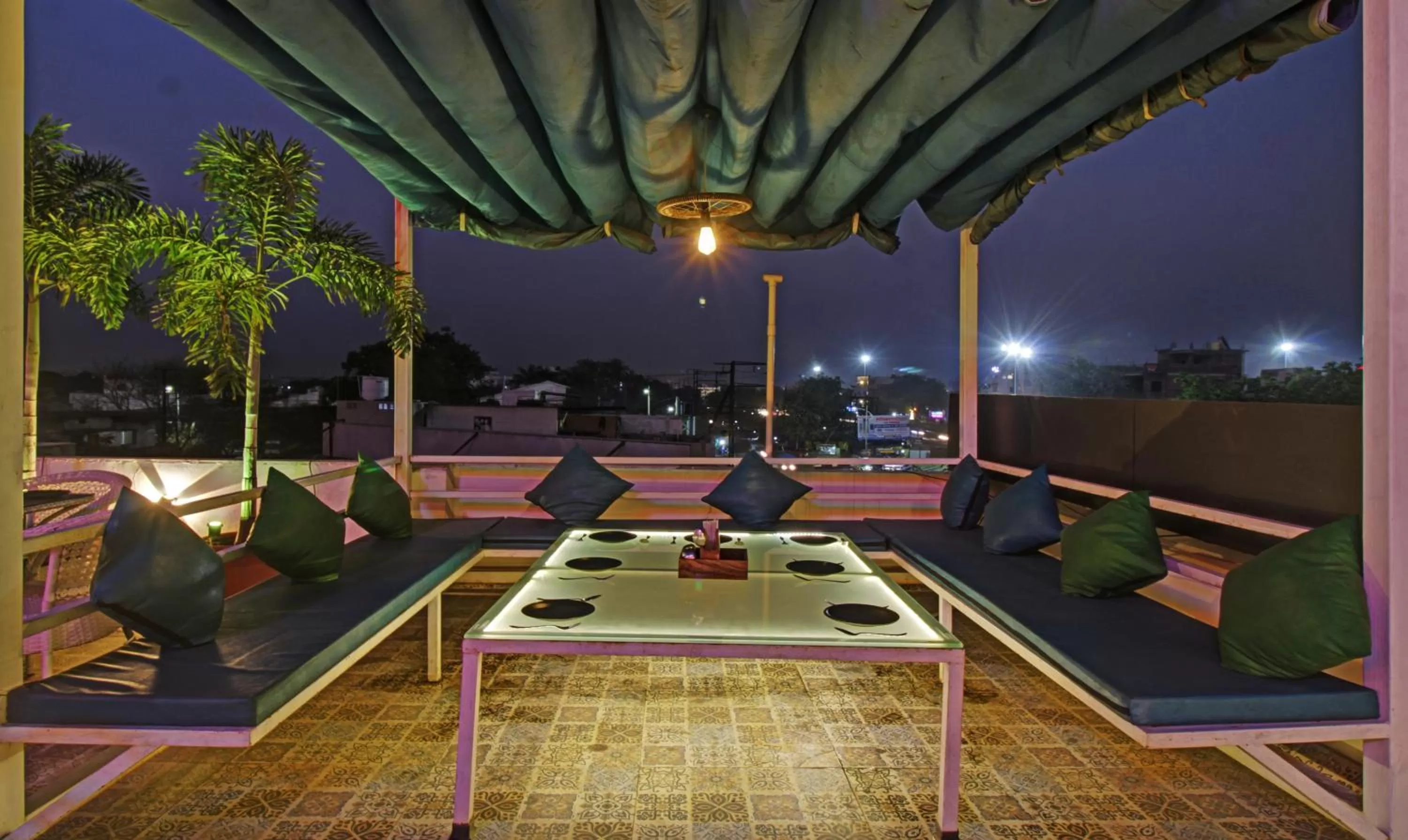 Lounge or bar in Treebo The Boss