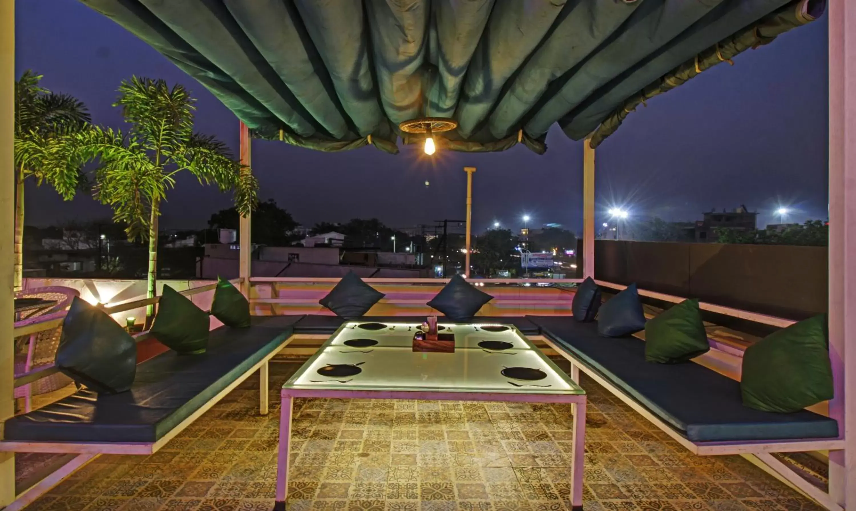 Lounge or bar in Treebo The Boss Lounge or bar in Treebo The Boss