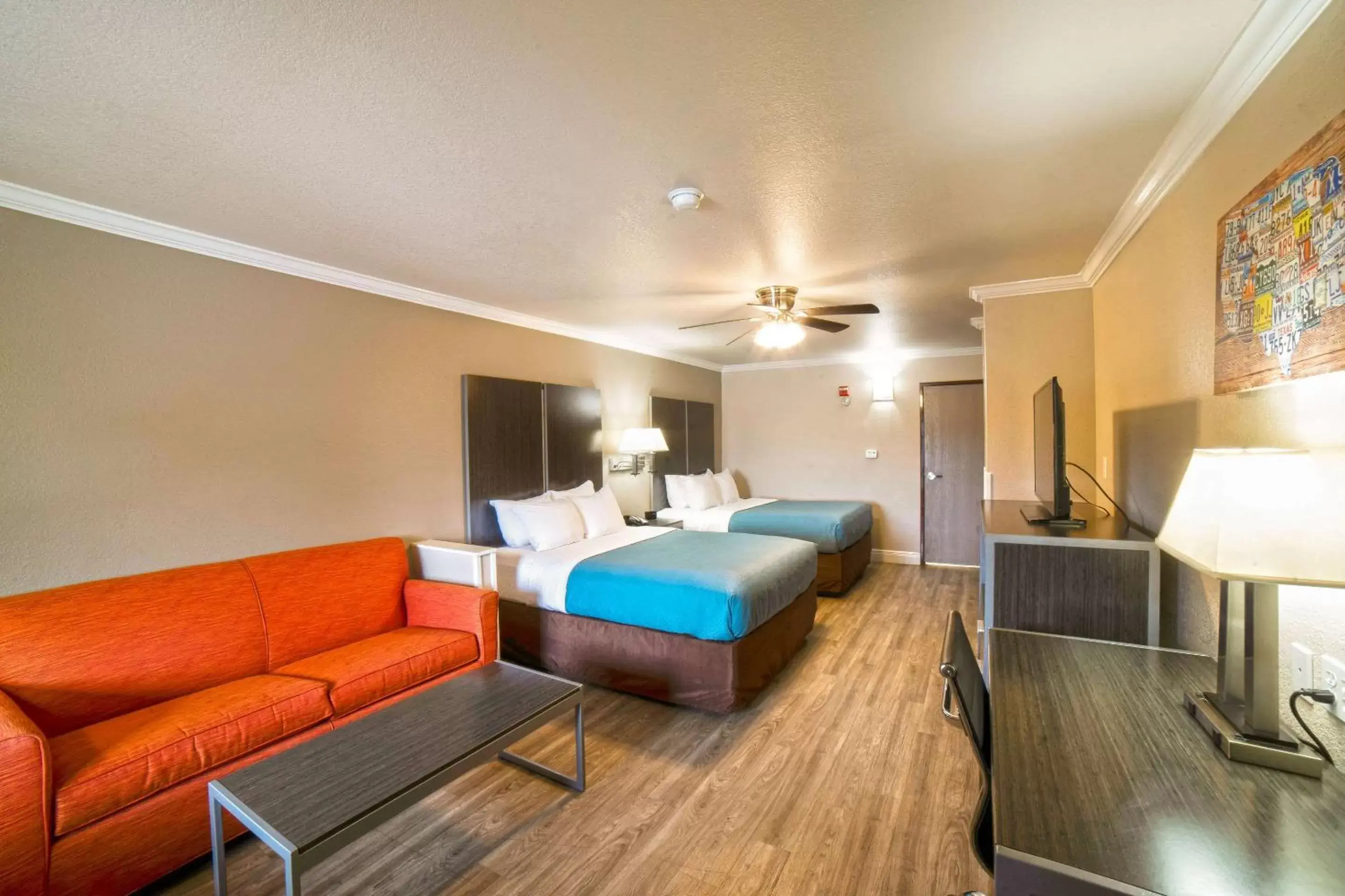 Bedroom, Seating Area in Econo Lodge Inn & Suites Corpus Christi