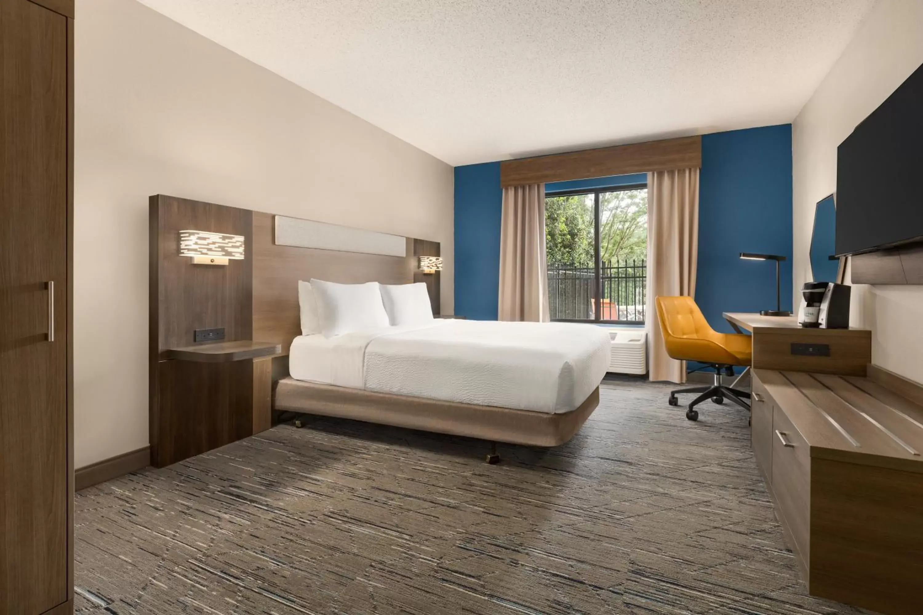 Bed in Holiday Inn Express Hotel & Suites Greenville-Downtown, an IHG Hotel