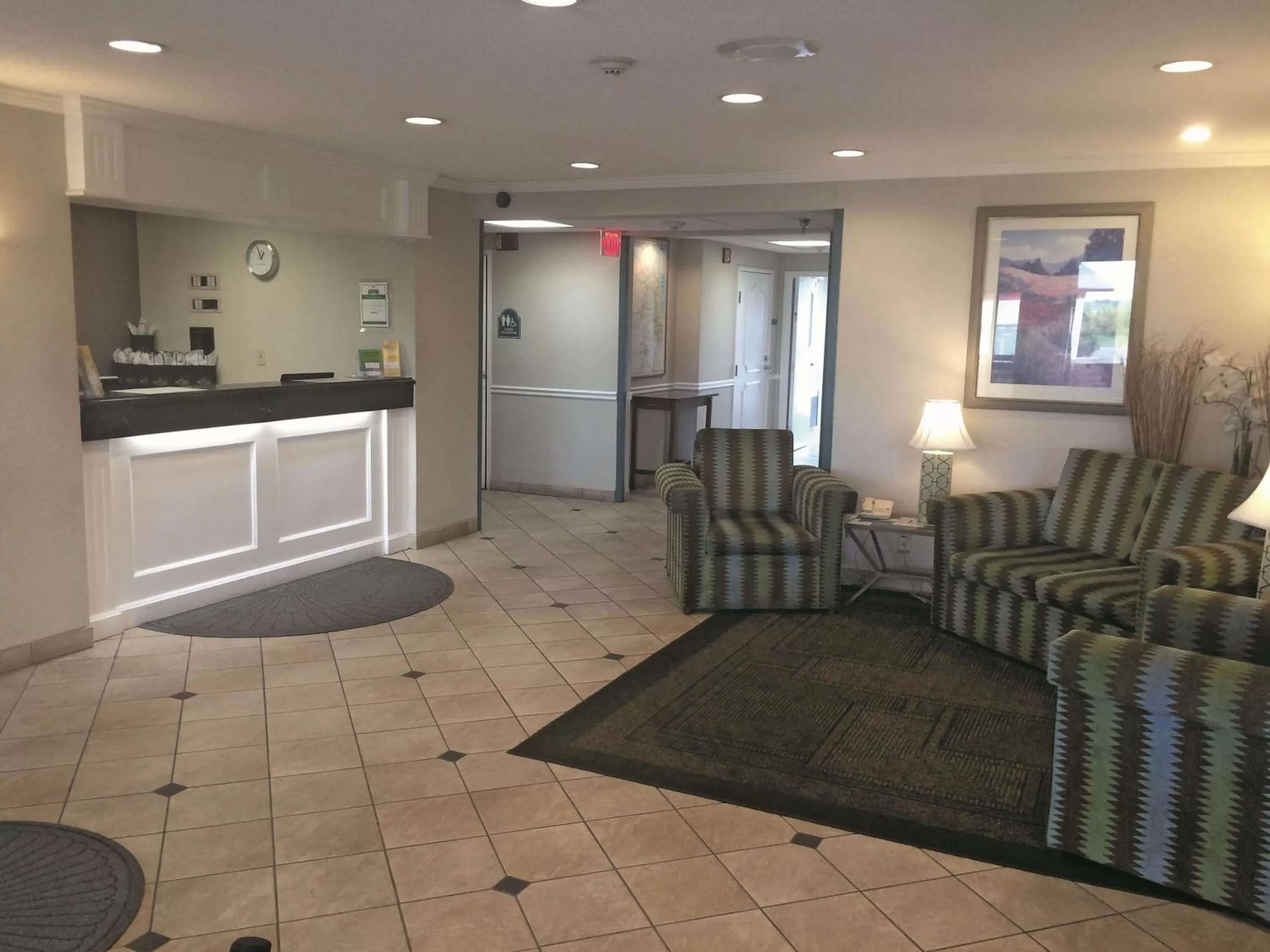 Lobby or reception in La Quinta by Wyndham Chicago Gurnee