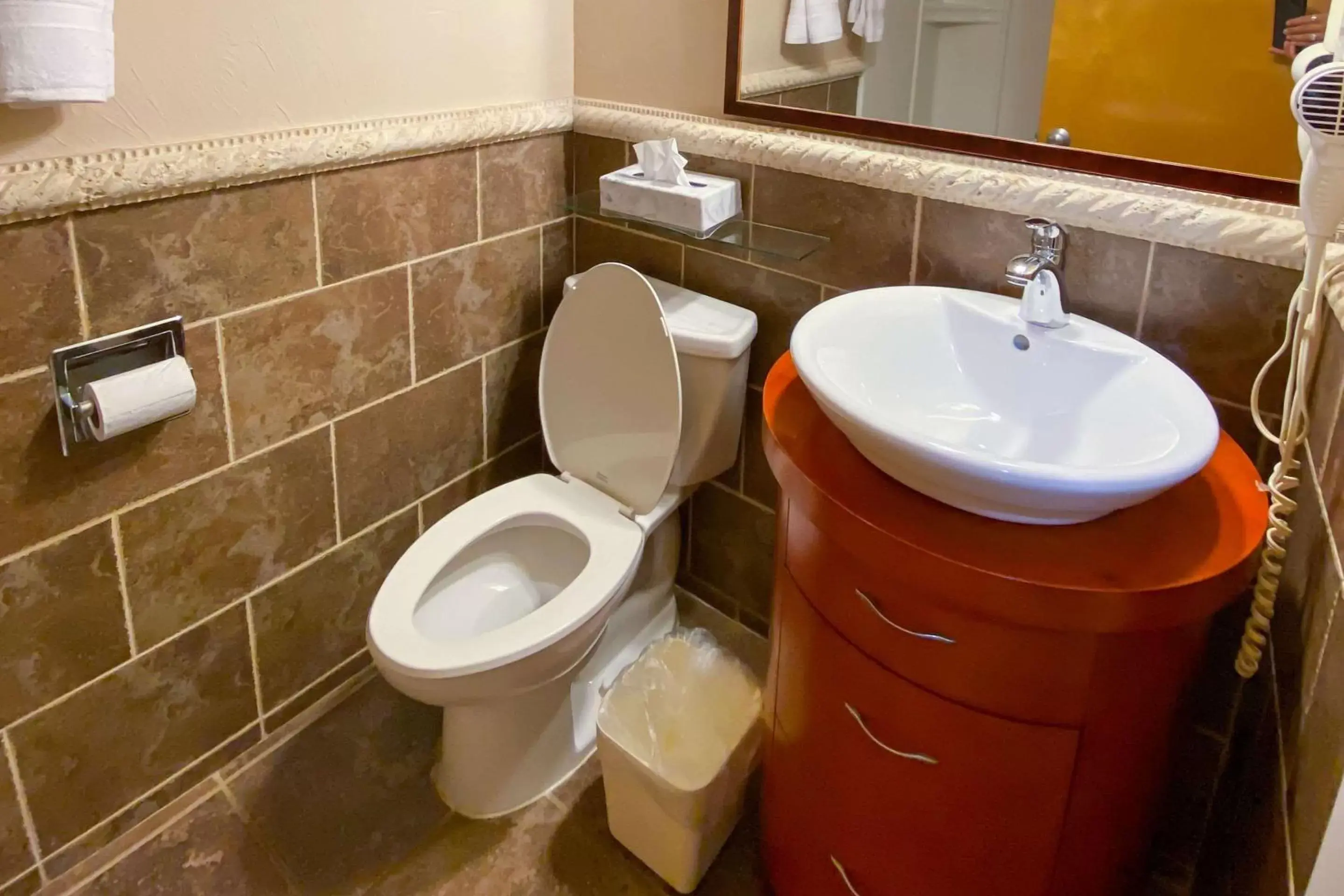 Photo of the whole room, Bathroom in Econo Lodge Inn & Suites Old Saybrook - Westbrook