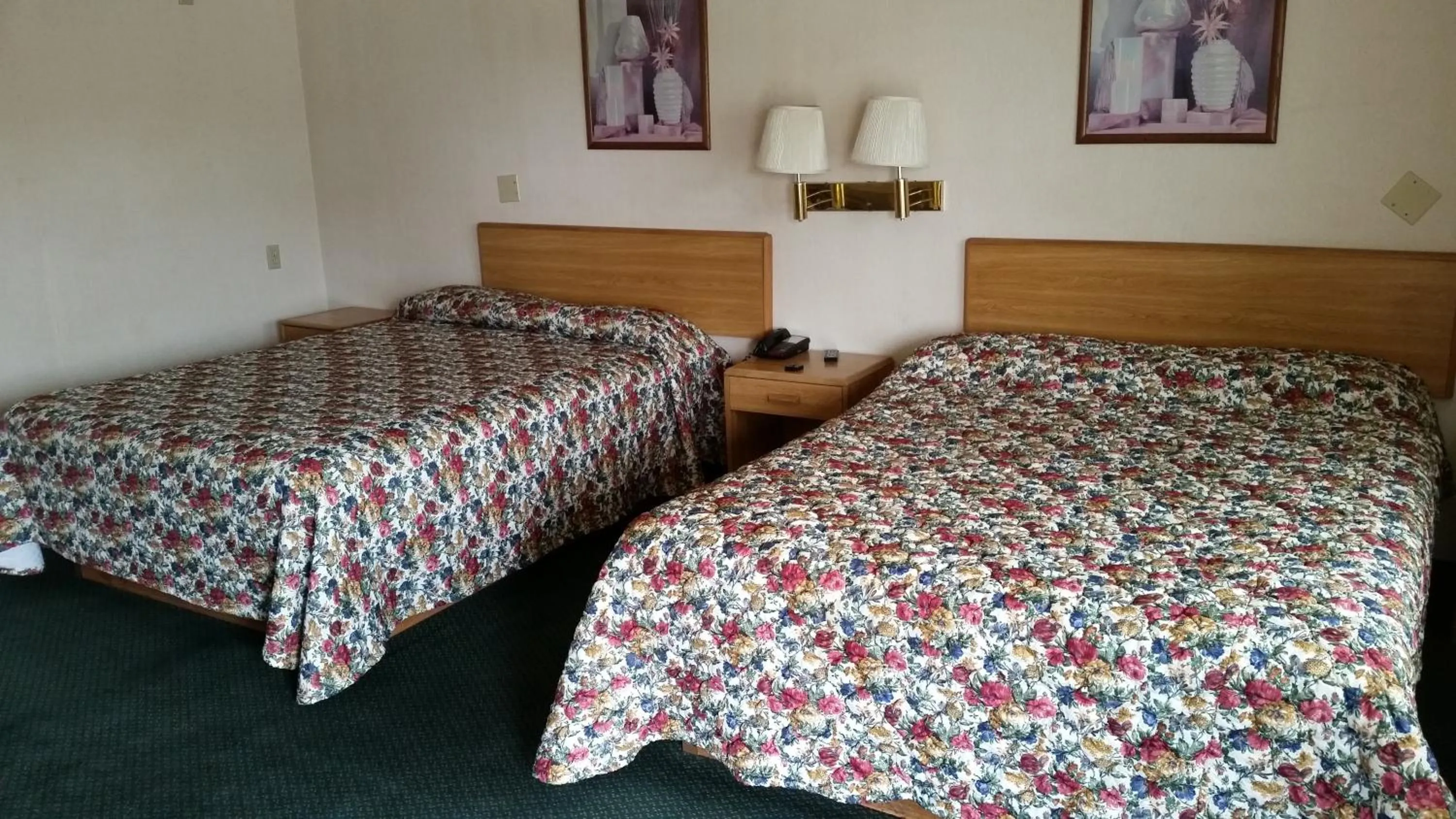 Bed in Economy Inn Motel