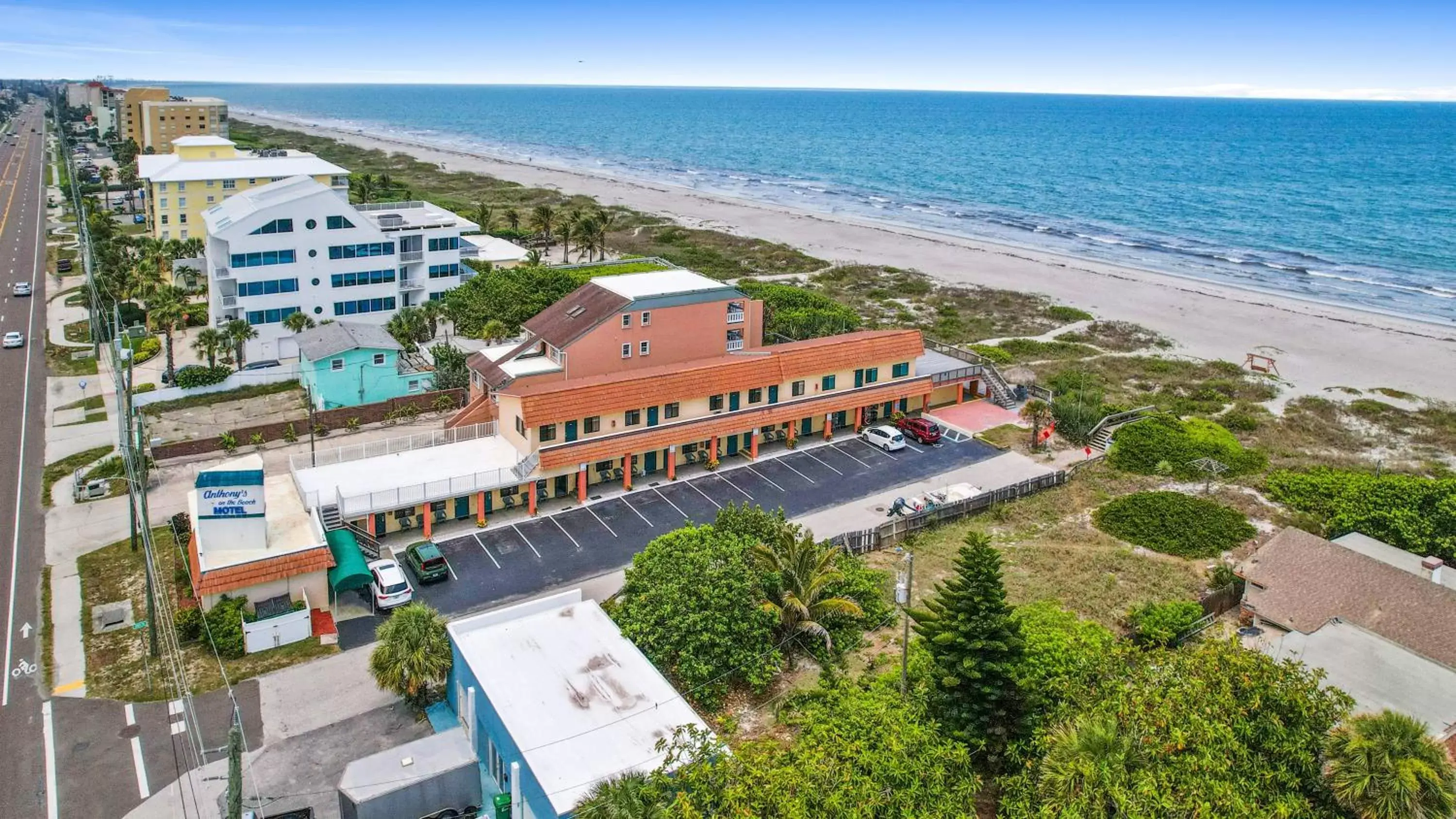 Property building, Bird's-eye View in Anthony's on the Beach