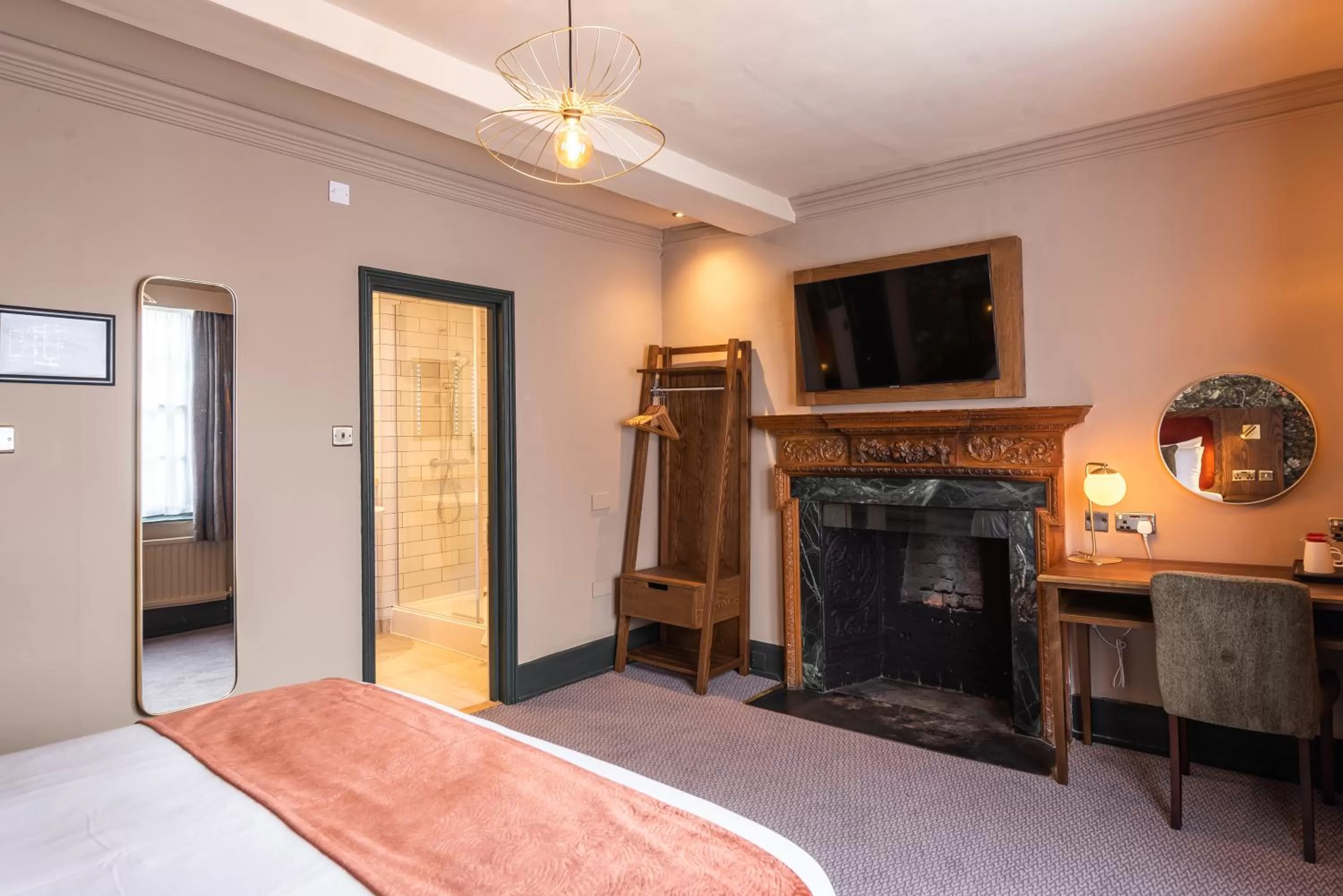 Bed, TV/Entertainment Center in The Bell by Innkeeper's Collection