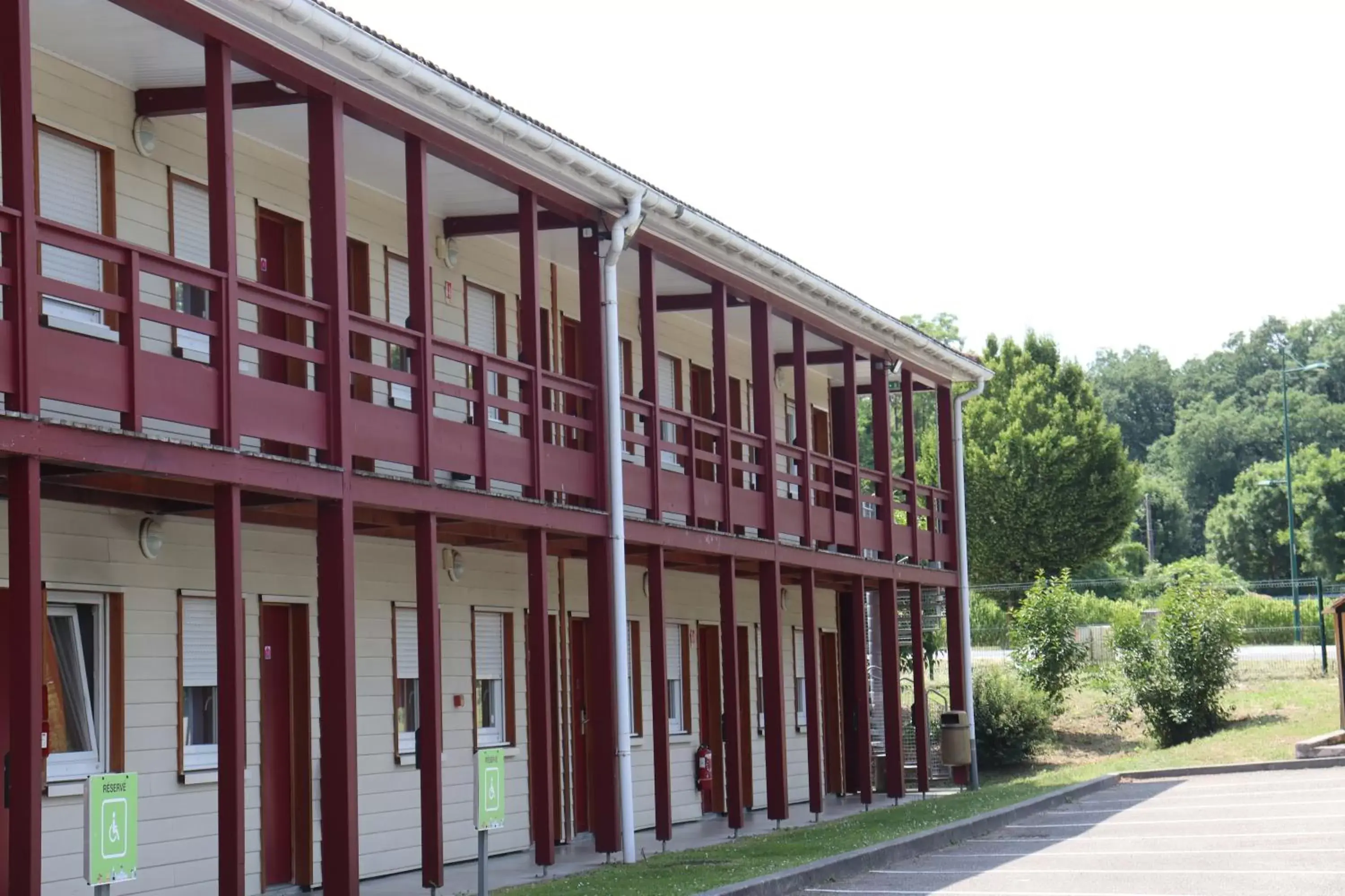 Property Building in Hôtel Lémand Lyon Est - Villefontaine