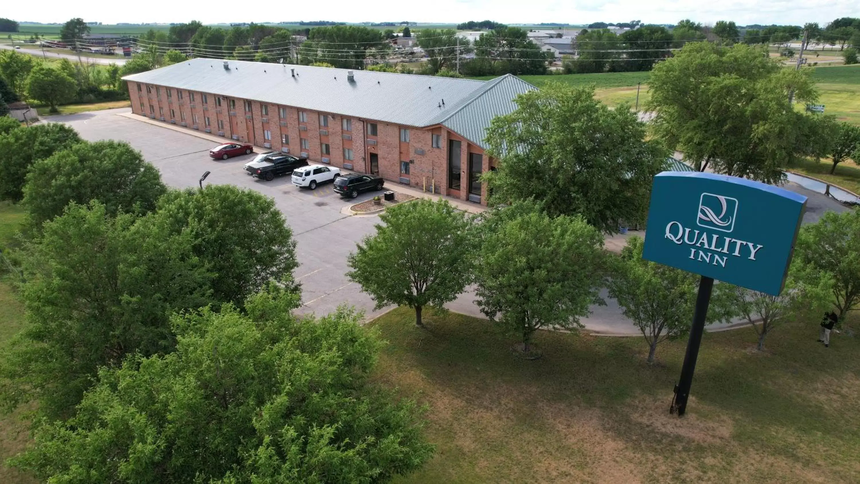 Property building, Bird's-eye View in Quality Inn Storm Lake