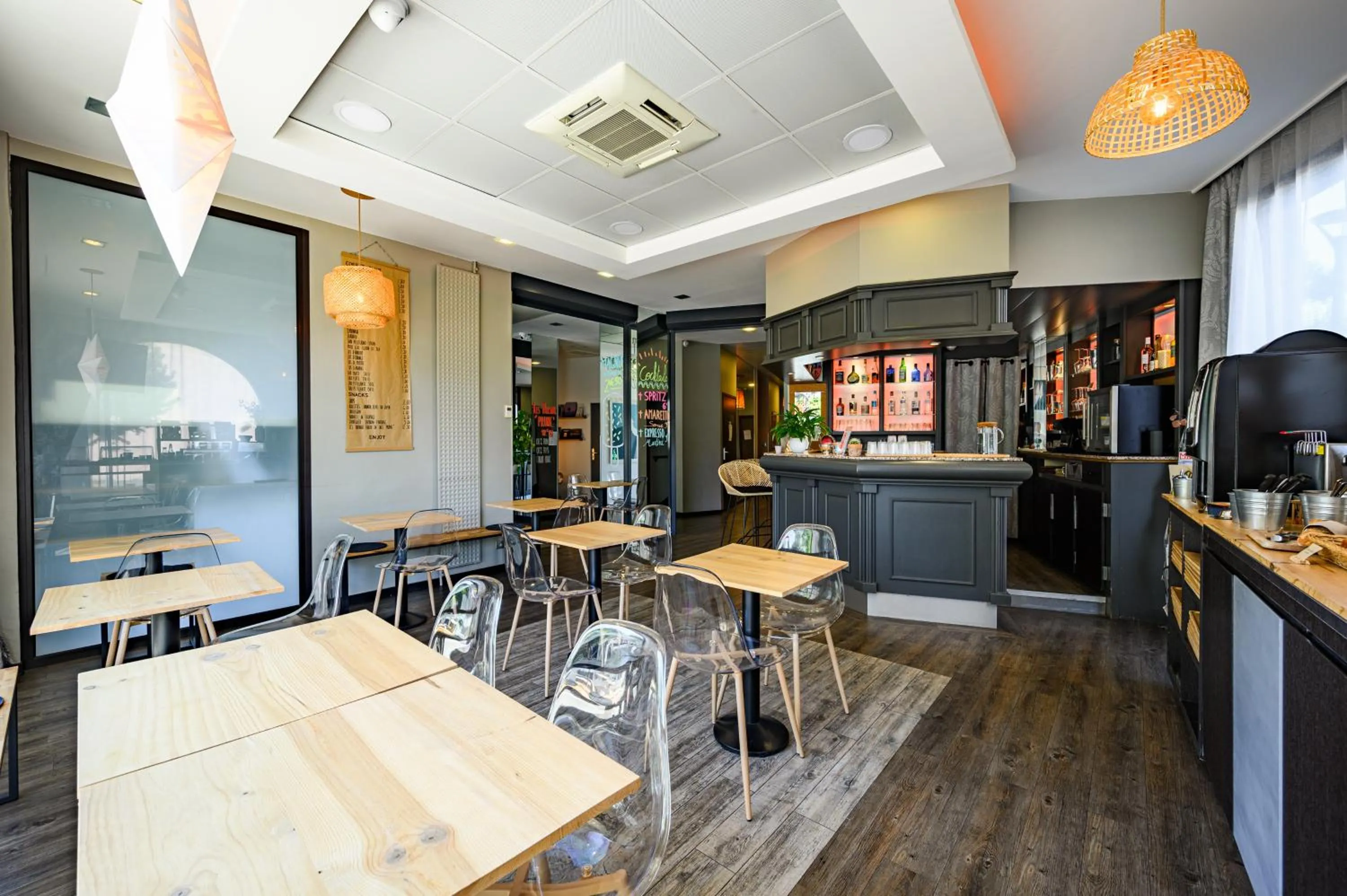 Staff in Hotel Gascogne