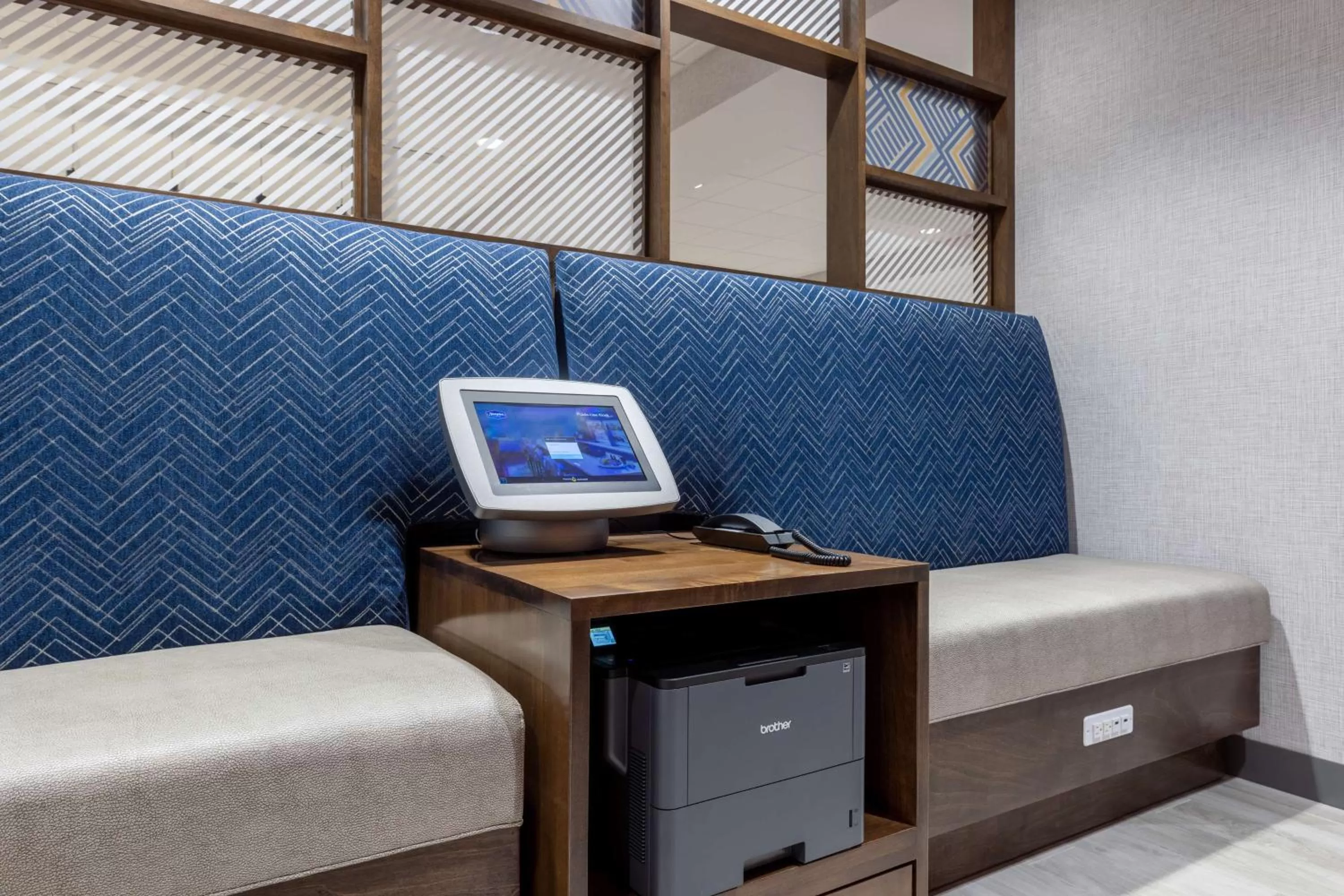 Business facilities in Hampton Inn Kansas City Southeast, Mo